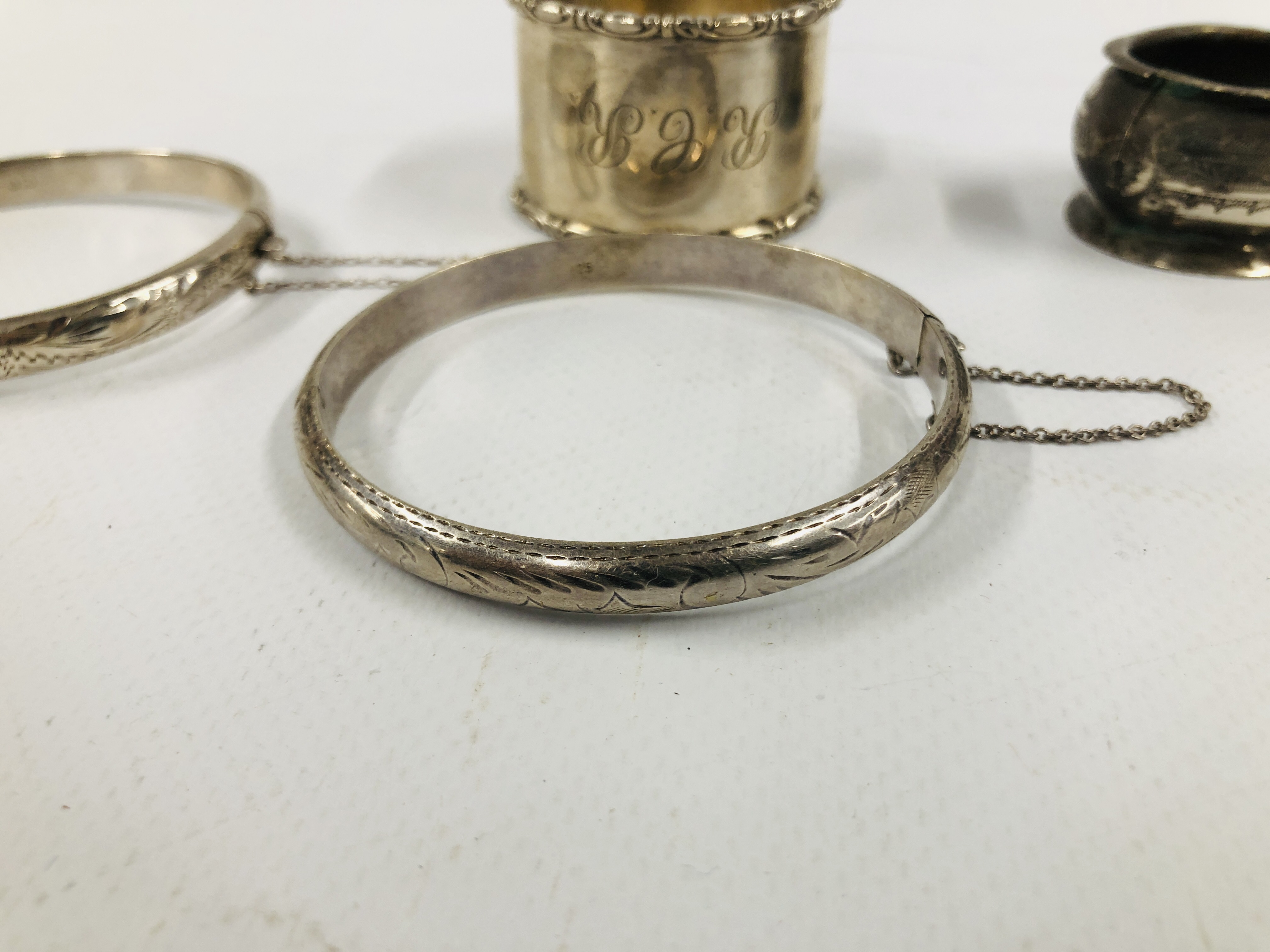 MIXED SILVER ITEMS TO INCLUDE CHARLES HORNER, BRACELET, THIMBLES, ETC. - Image 8 of 16