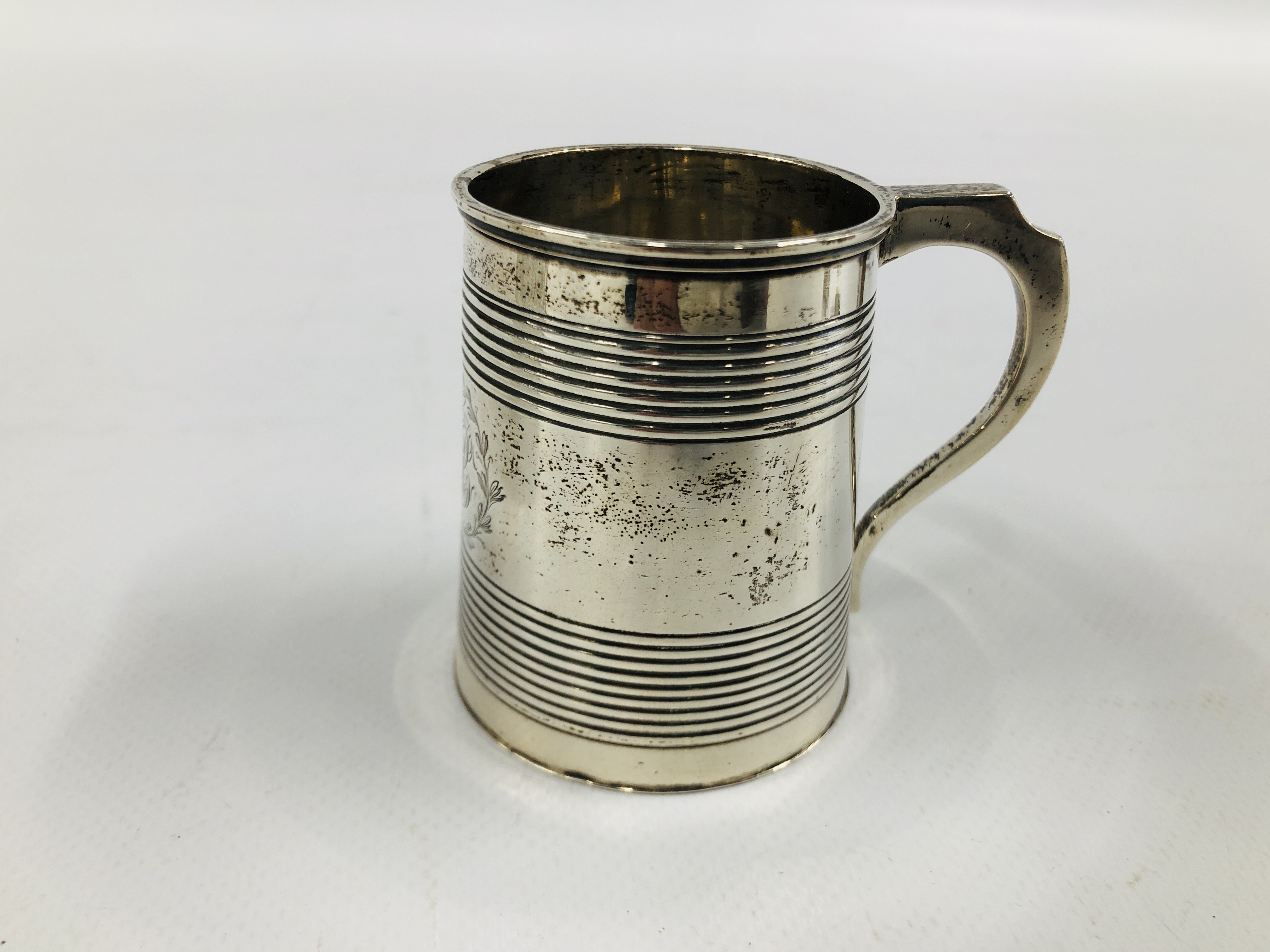 A SILVER TANKARD LONDON ASSAY 6. - Image 11 of 18