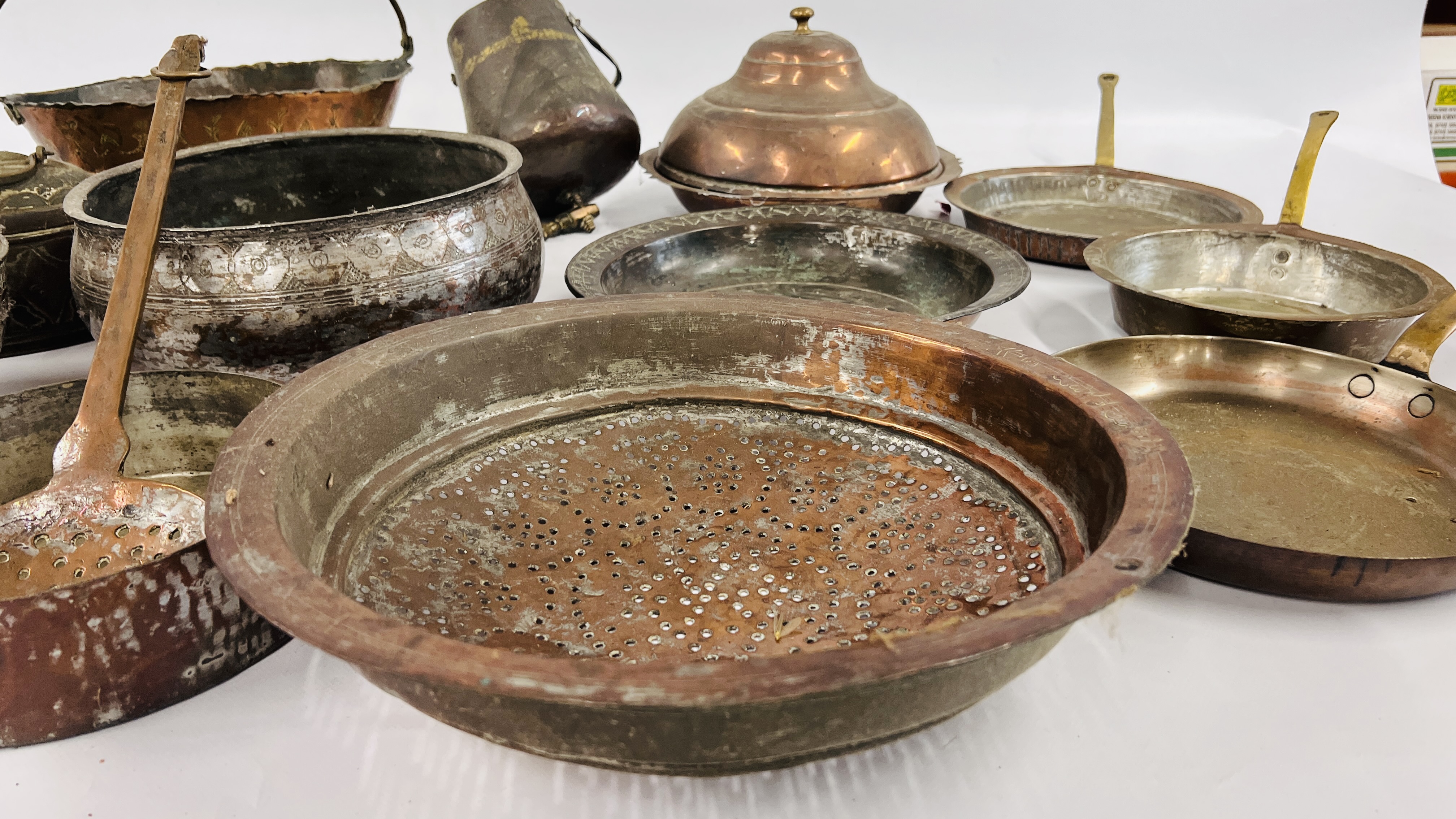 A BOX OF ASSORTED MIDDLE EASTERN AND ASIAN METAL WARE ARTIFACTS COMPRISING PANS, CONTAINER, VESSELS, - Image 2 of 16