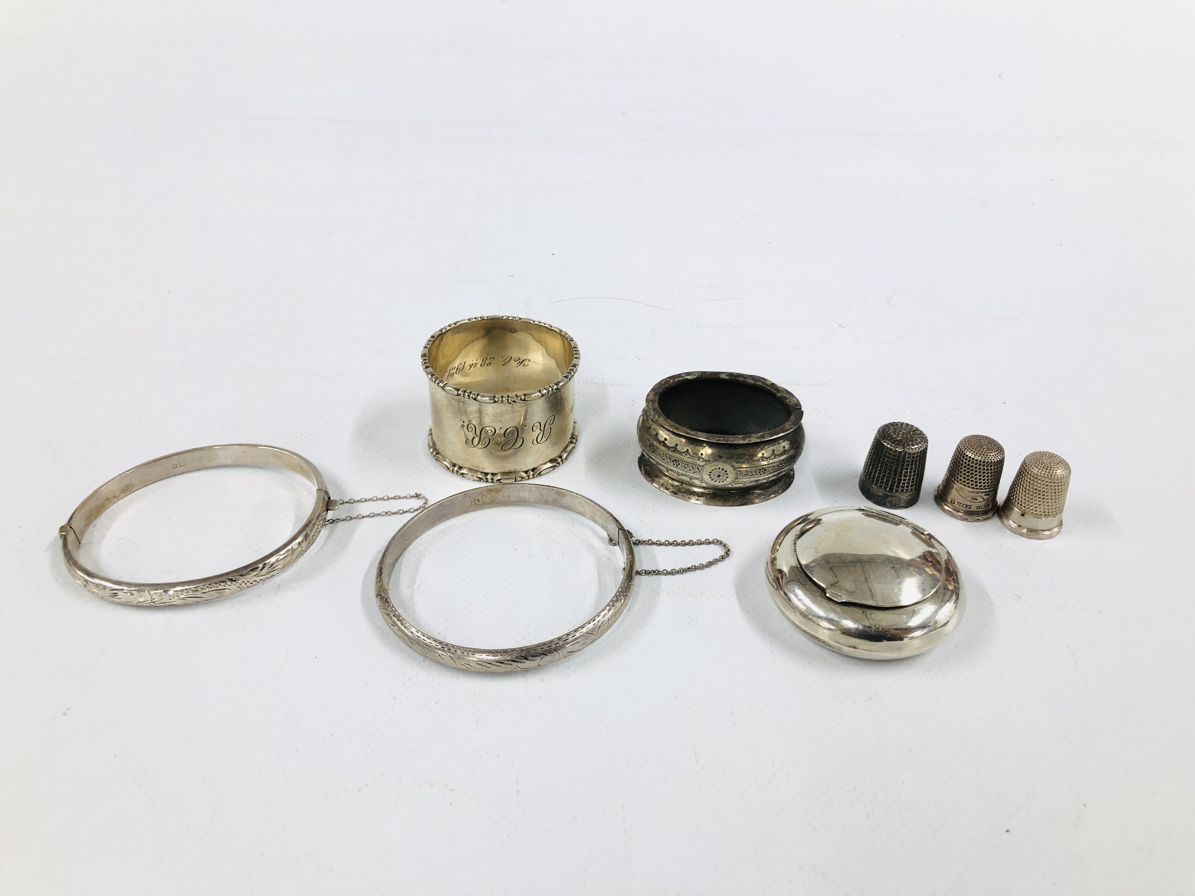 MIXED SILVER ITEMS TO INCLUDE CHARLES HORNER, BRACELET, THIMBLES, ETC.
