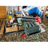 A QUANTITY OF MAINLY GARDENING ACCESSORIES TO INCLUDE, GARDEN HOSE, SACK BARROW,