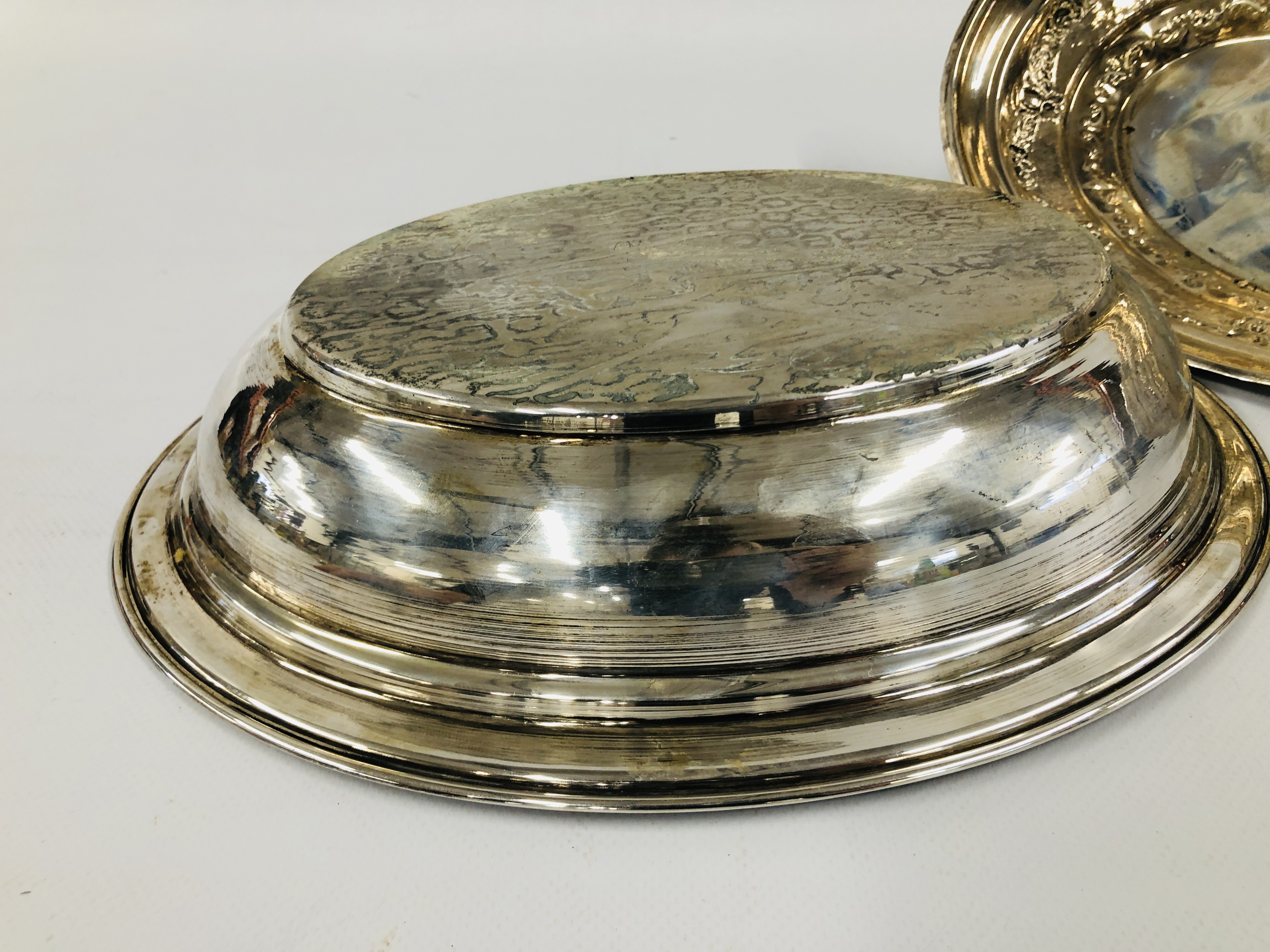 A CONTINENTAL SILVER OVAL TUREEN AND COVER, DECORATED WITH GARLANDS, BASE STAMPED 900, L 30. - Image 12 of 13