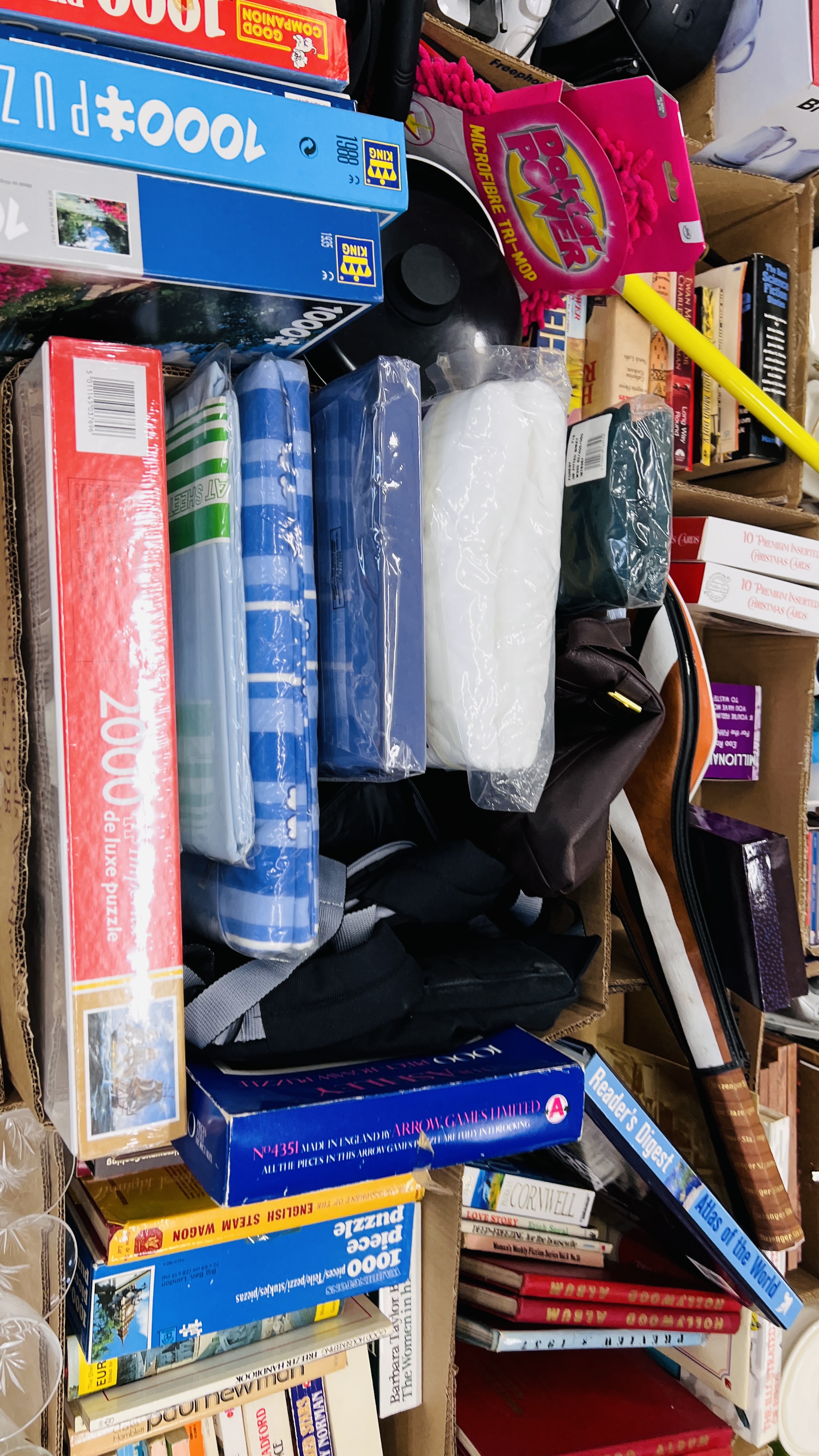 24 BOXES CONTAINING AN ASSORTMENT OF MIXED HOUSEHOLD SUNDRIES AND EFFECTS TO INCLUDE GLASS WARE, - Image 11 of 14