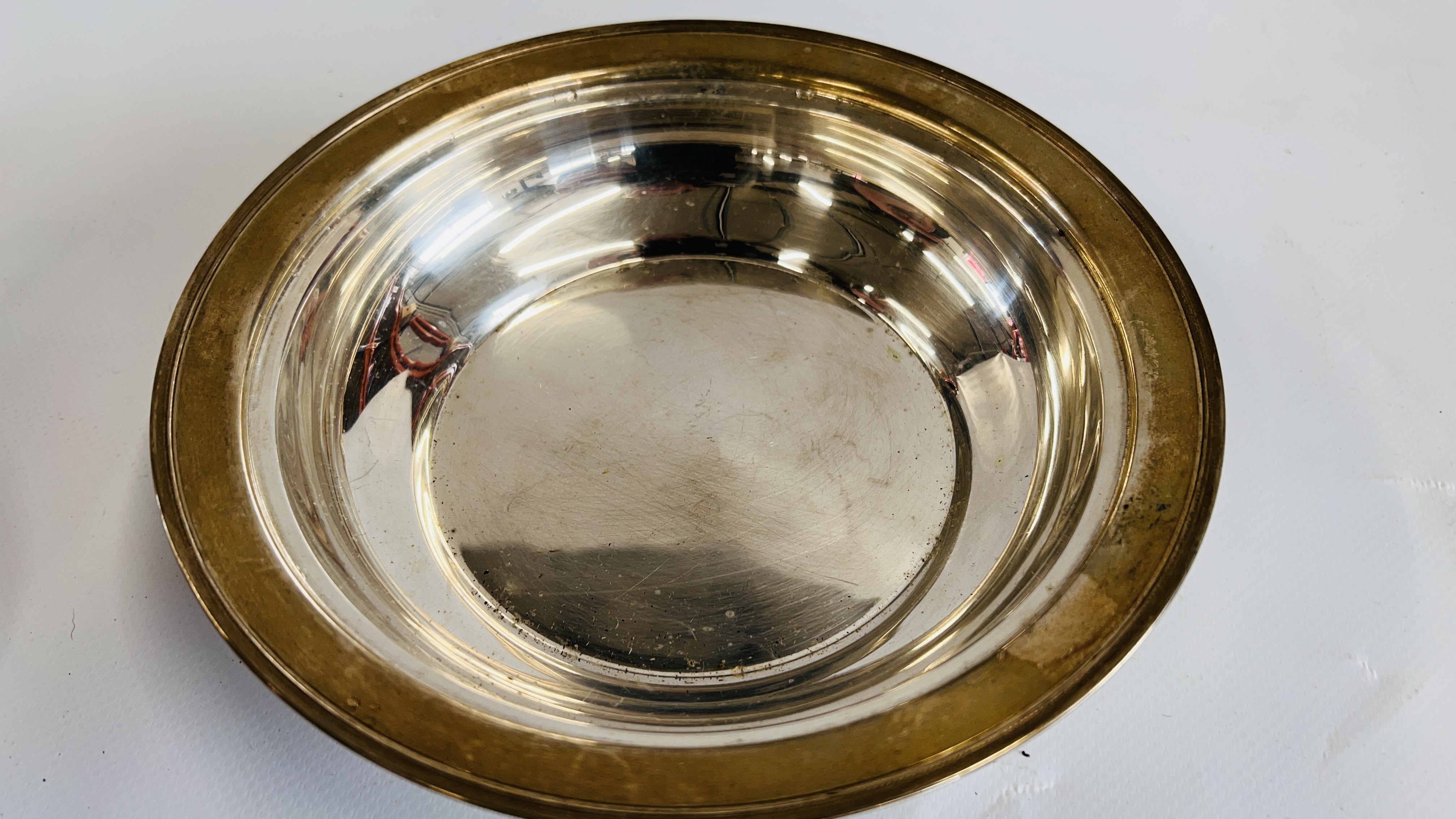 A CONTINENTAL WHITE METAL COVERED DISH MARKED 800, DIA. 19CM X H. 10CM. - Image 4 of 7