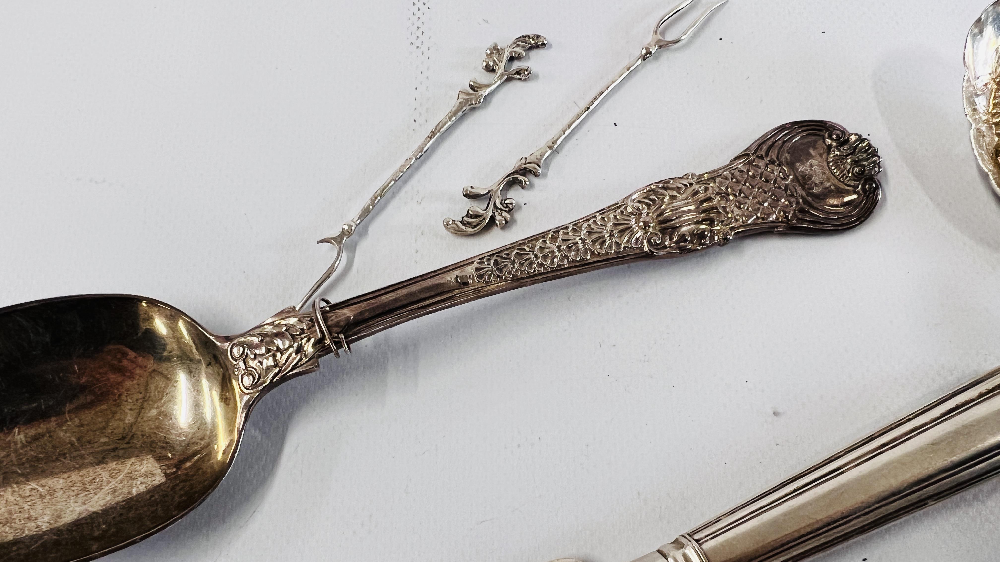 3 VARIOUS SILVER FRUIT SPOONS, GEORGIAN AND LATER, ALONG WITH CAKE KNIFE, SHEFFIELD ASSAY, - Image 4 of 8