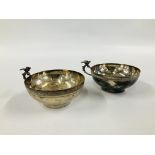 A PAIR OF CONTINENTAL WHITE METAL CUPS, DOVE DETAIL TO HANDLE MARKED 900, H. 5CM X DIA. 11.5CM.