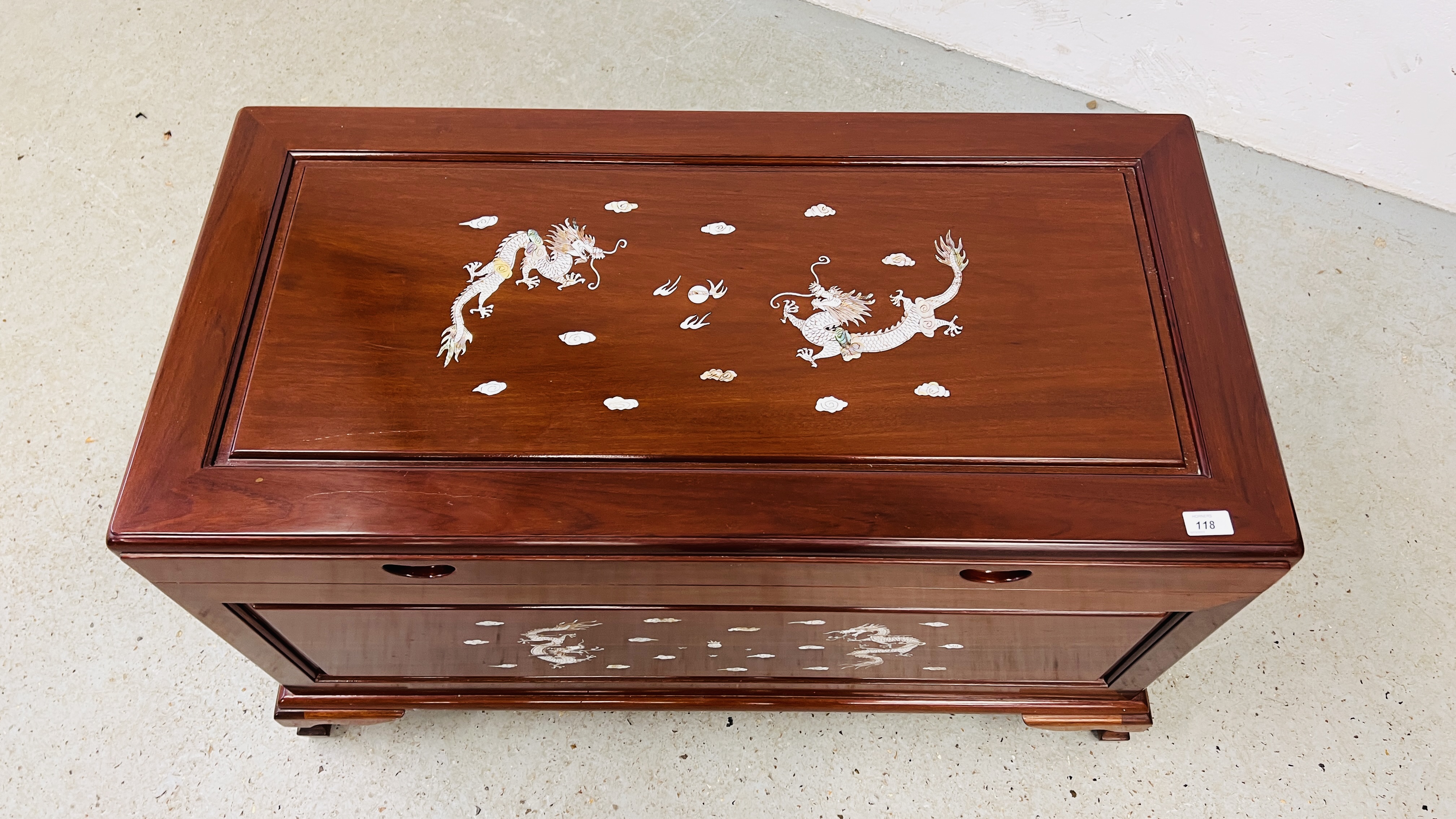 A GOOD QUALITY HARDWOOD ORIENTAL CHEST WITH MOTHER OF PEARL DRAGON INLAY. - Image 2 of 10