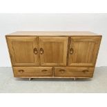 AN ERCOL WINDSOR SIDEBOARD, 3 CUPBOARD DOORS ABOVE 2 DRAWERS W 130CM X D 44CM X H 76CM.