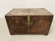 A VINTAGE HARDWOOD TRUNK WITH STUDDED DETAIL LENGTH 75CM. DEPTH 44CM. HEIGHT 43CM.