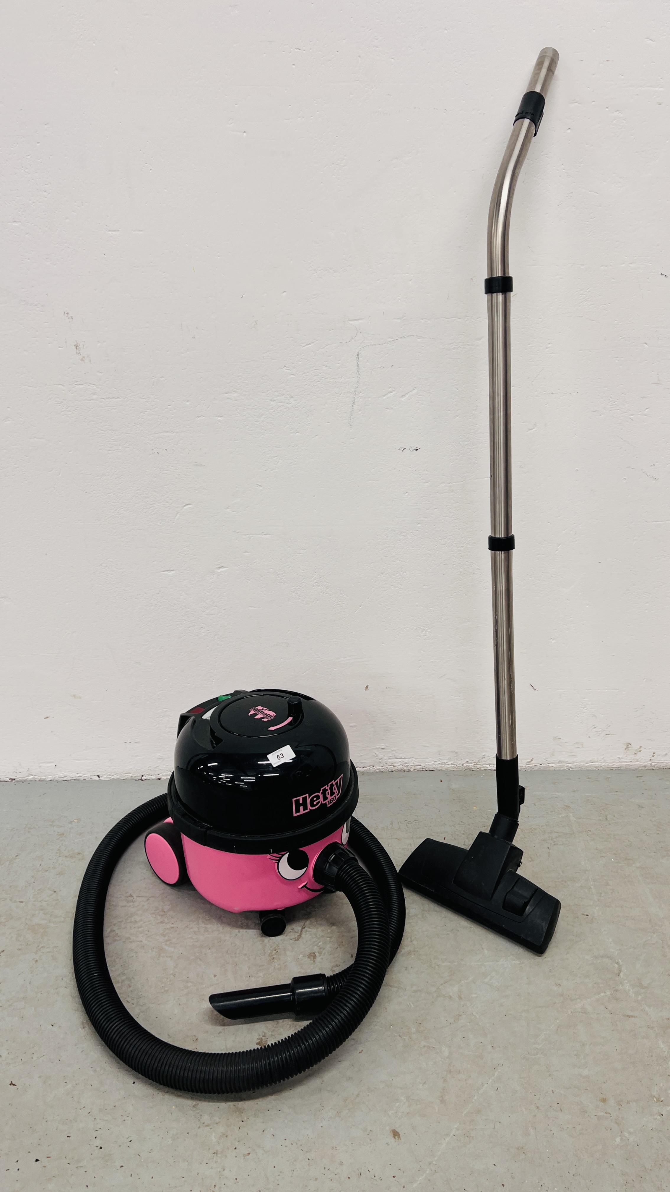 A NUMATIC HETTY 160 VACUUM CLEANER - SOLD AS SEEN
