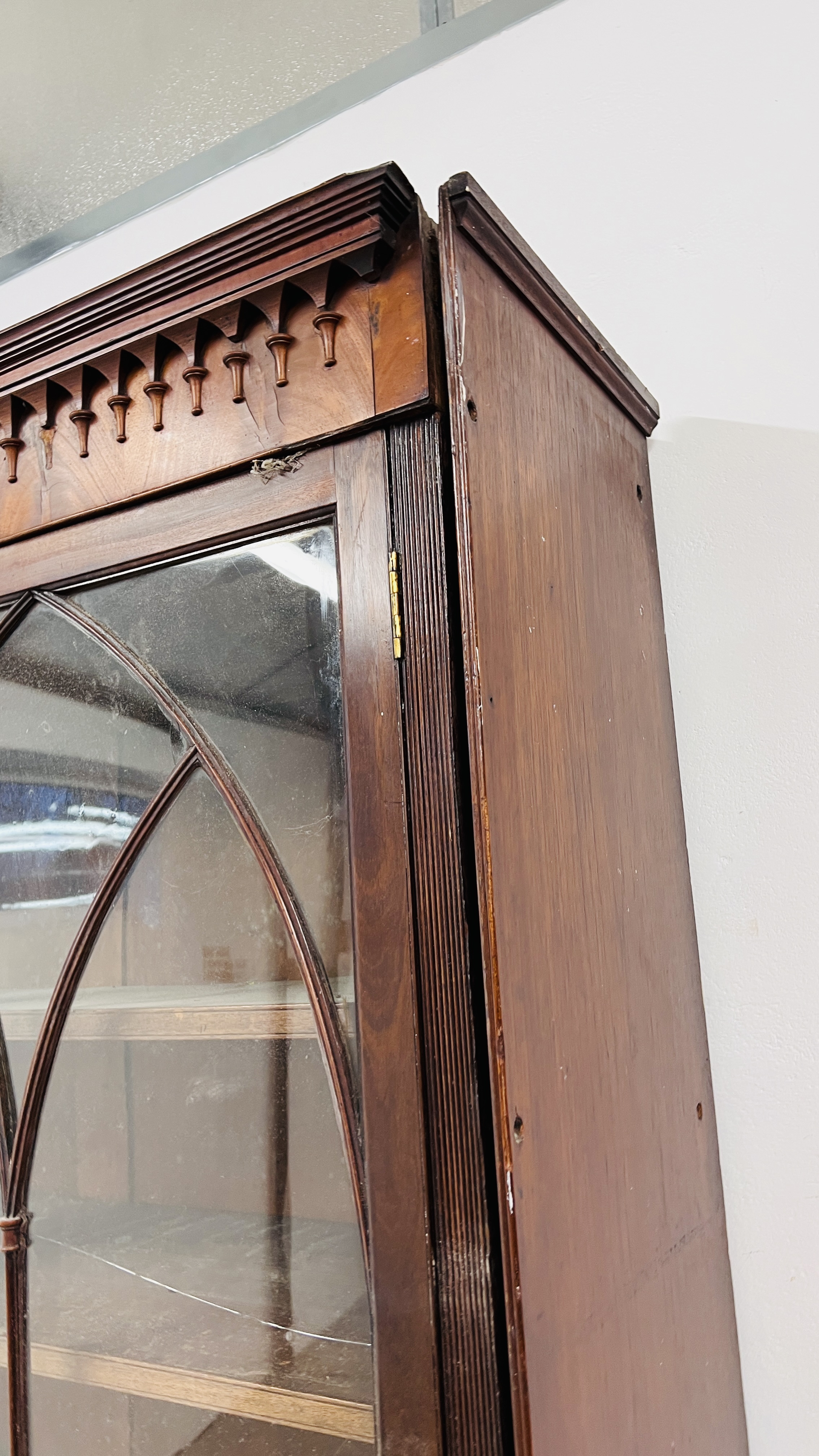 A GEORGE III MAHOGANY BOOKCASE WITH DOUBLE CUPBOARD BELOW, - Image 9 of 11