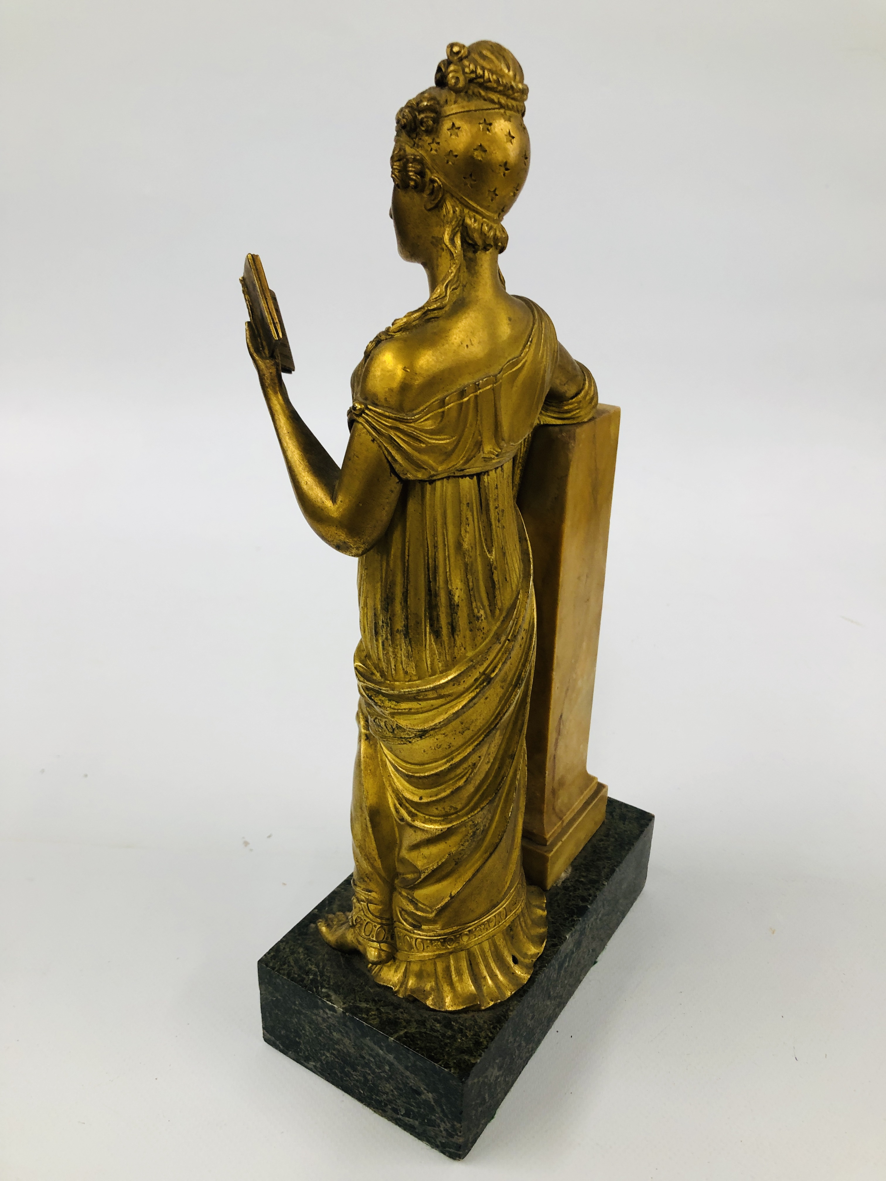 A BELLE EPOQUE GILT BRONZE FIGURE OF A STANDING WOMAN IN CLASSICAL DRESS, READING FROM A BOOK, - Image 5 of 6