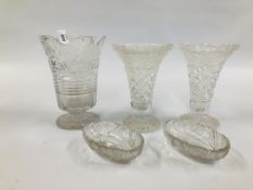 LATE GEORGIAN CUT GLASS VASE WITH SCALLOPED RIM HEIGHT 20CM.