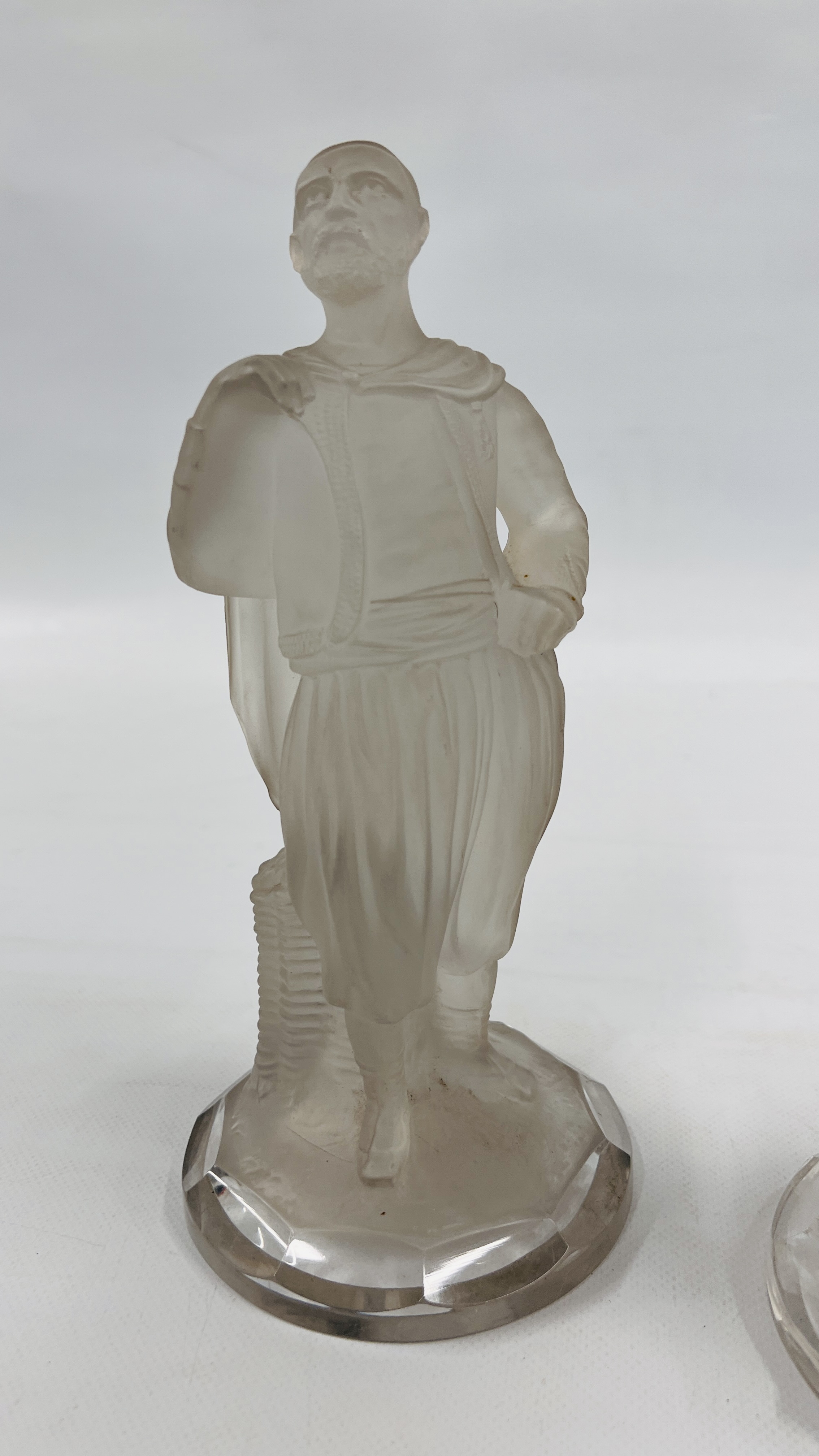 A PAIR OF C20TH FRENCH GLASS FIGURES OF A FRENCH LEGIONNAIRE AND AN ALGERIAN, 24CM HIGH. - Image 5 of 10