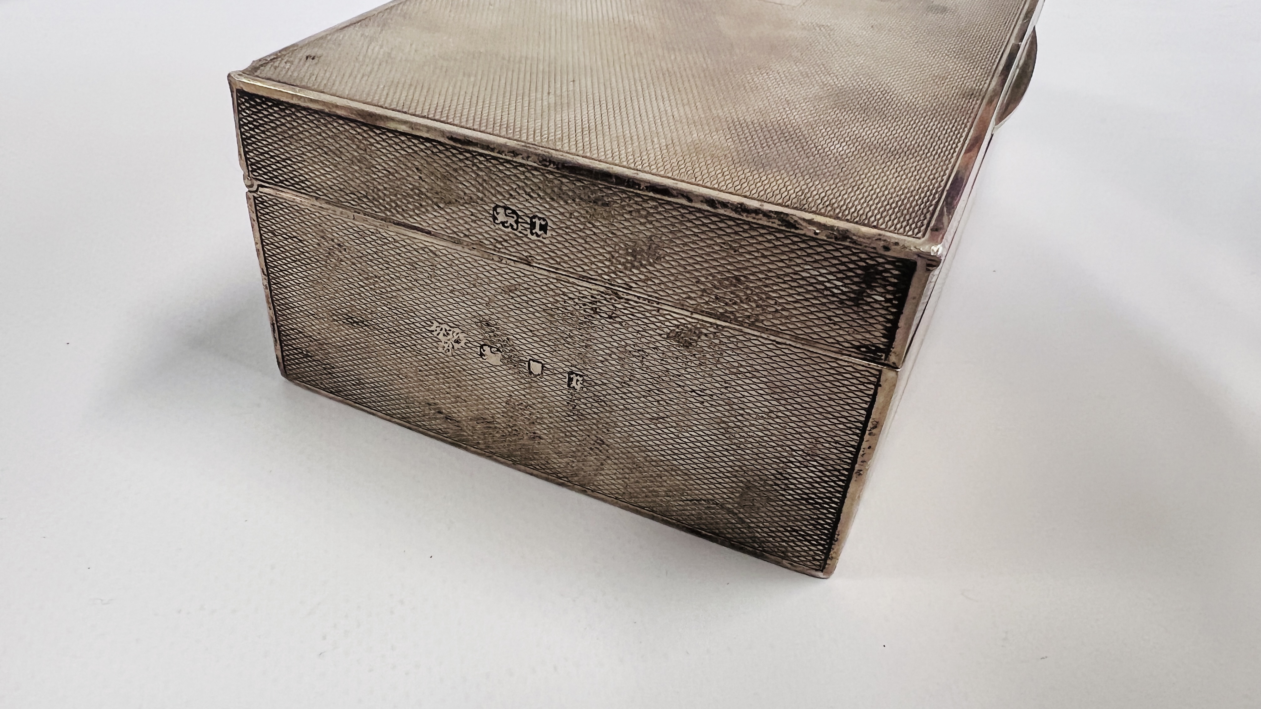 A SILVER CIGARETTE BOX, ENGINE-TURNED DECORATION, LONDON ASSAY, - Image 4 of 8