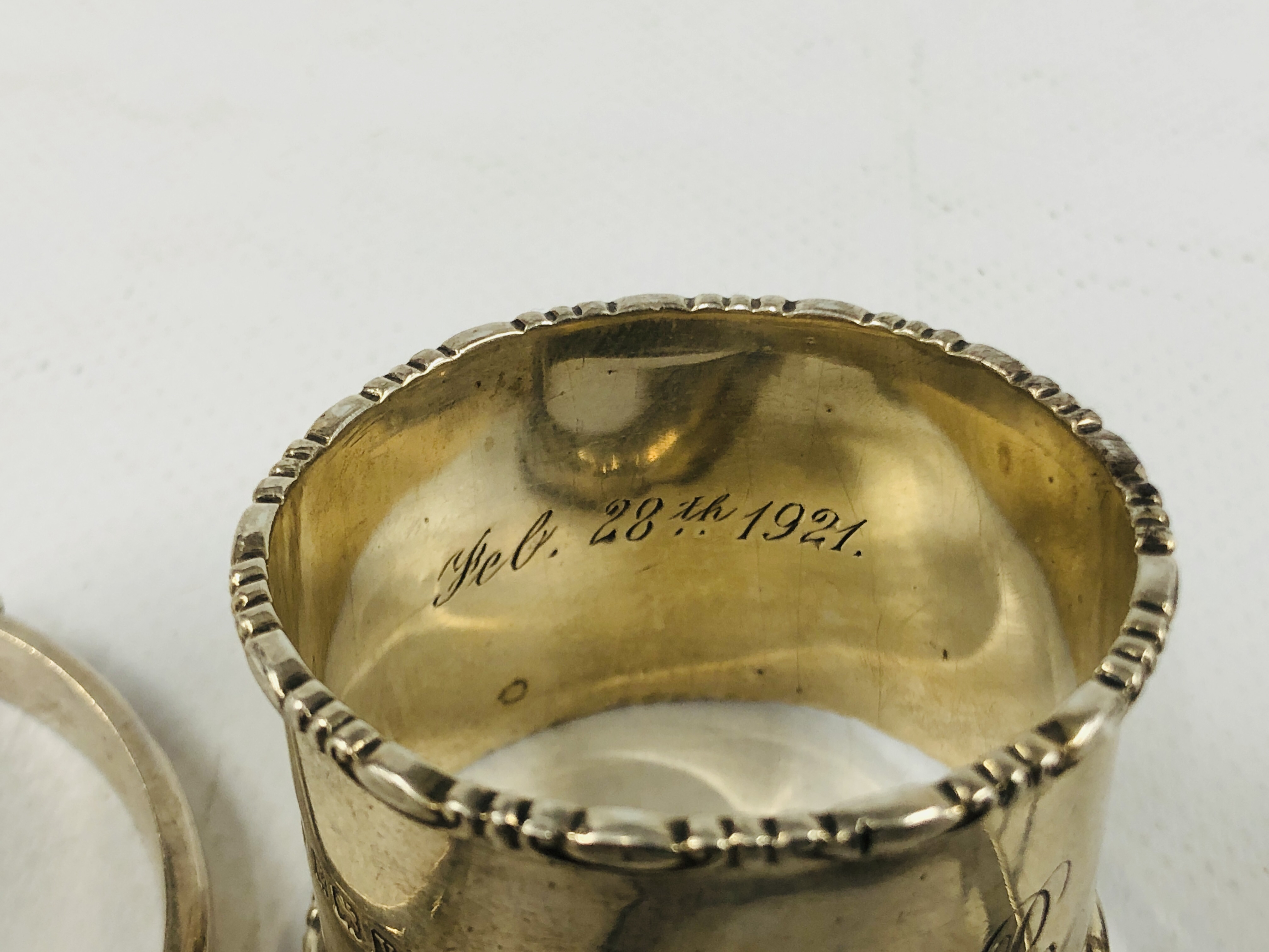 MIXED SILVER ITEMS TO INCLUDE CHARLES HORNER, BRACELET, THIMBLES, ETC. - Image 15 of 16