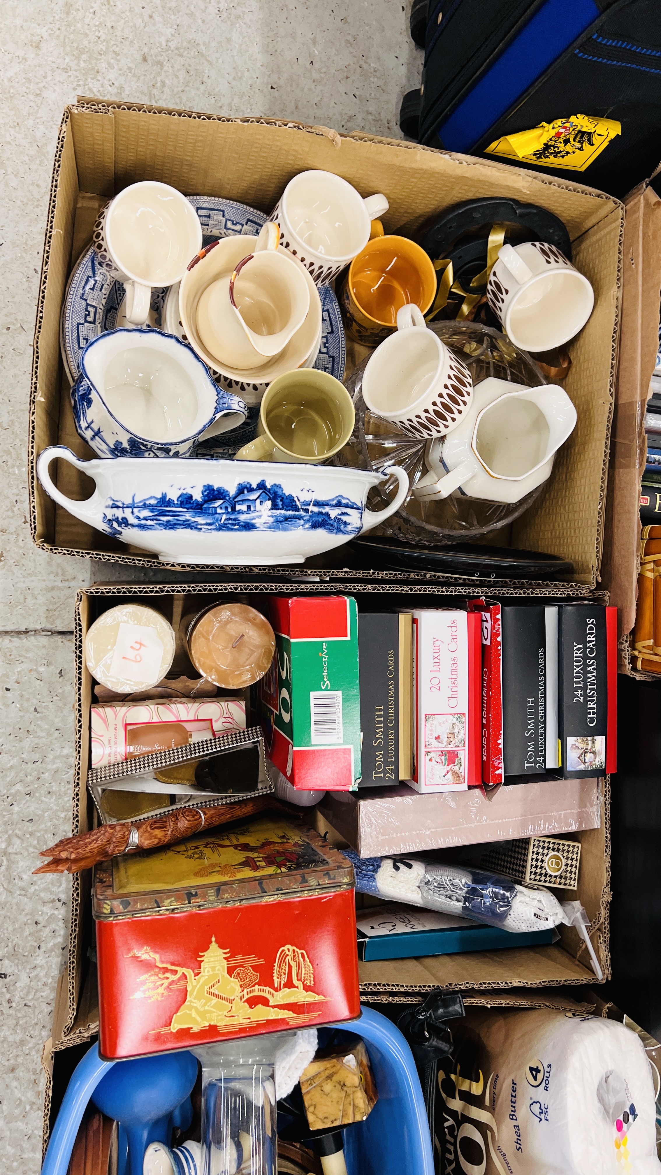 24 BOXES CONTAINING AN ASSORTMENT OF MIXED HOUSEHOLD SUNDRIES AND EFFECTS TO INCLUDE GLASS WARE, - Image 2 of 14