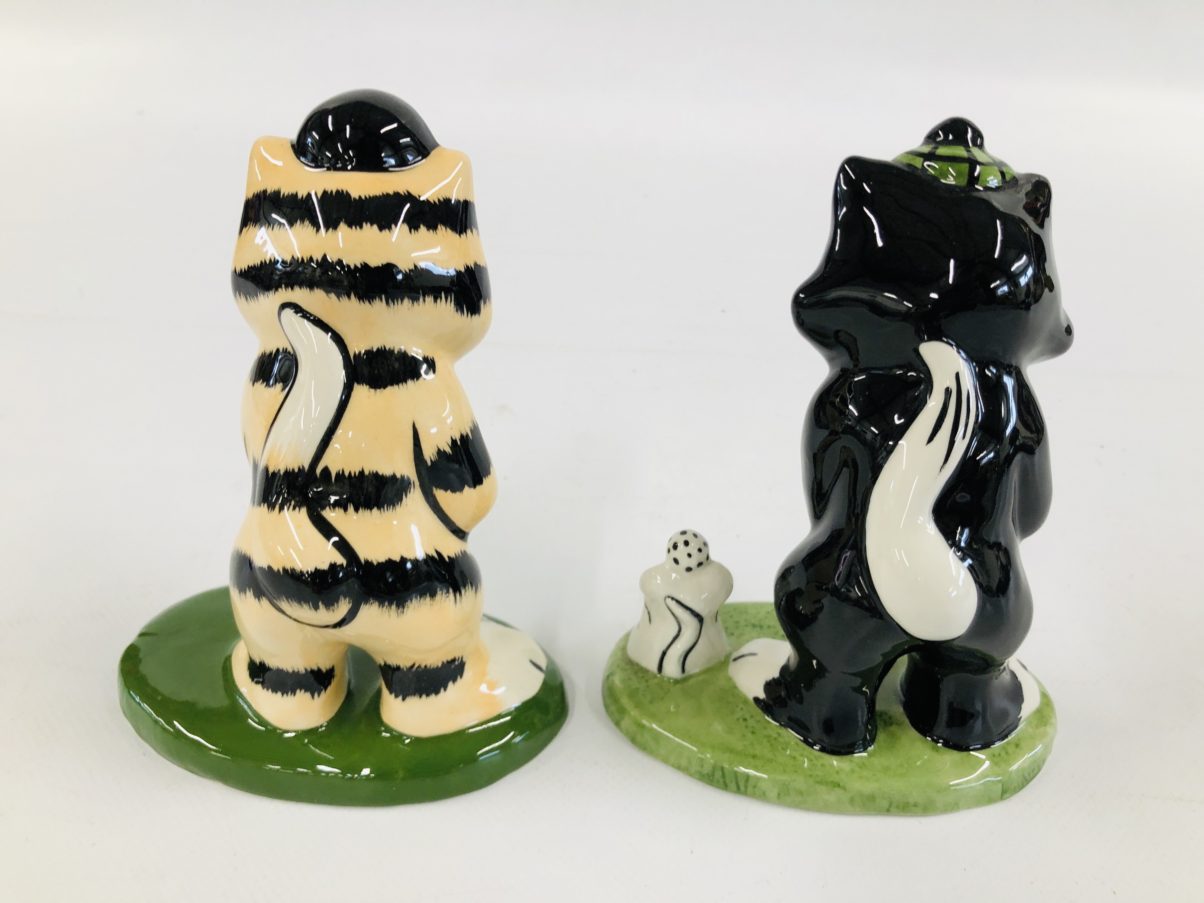 TWO LORNA BAILEY GOLFING CAT FIGURES TO INCLUDE TIGER (HEIGHT 14CM.) AND TOM AND JERRY (HEIGHT 14CM. - Image 4 of 6