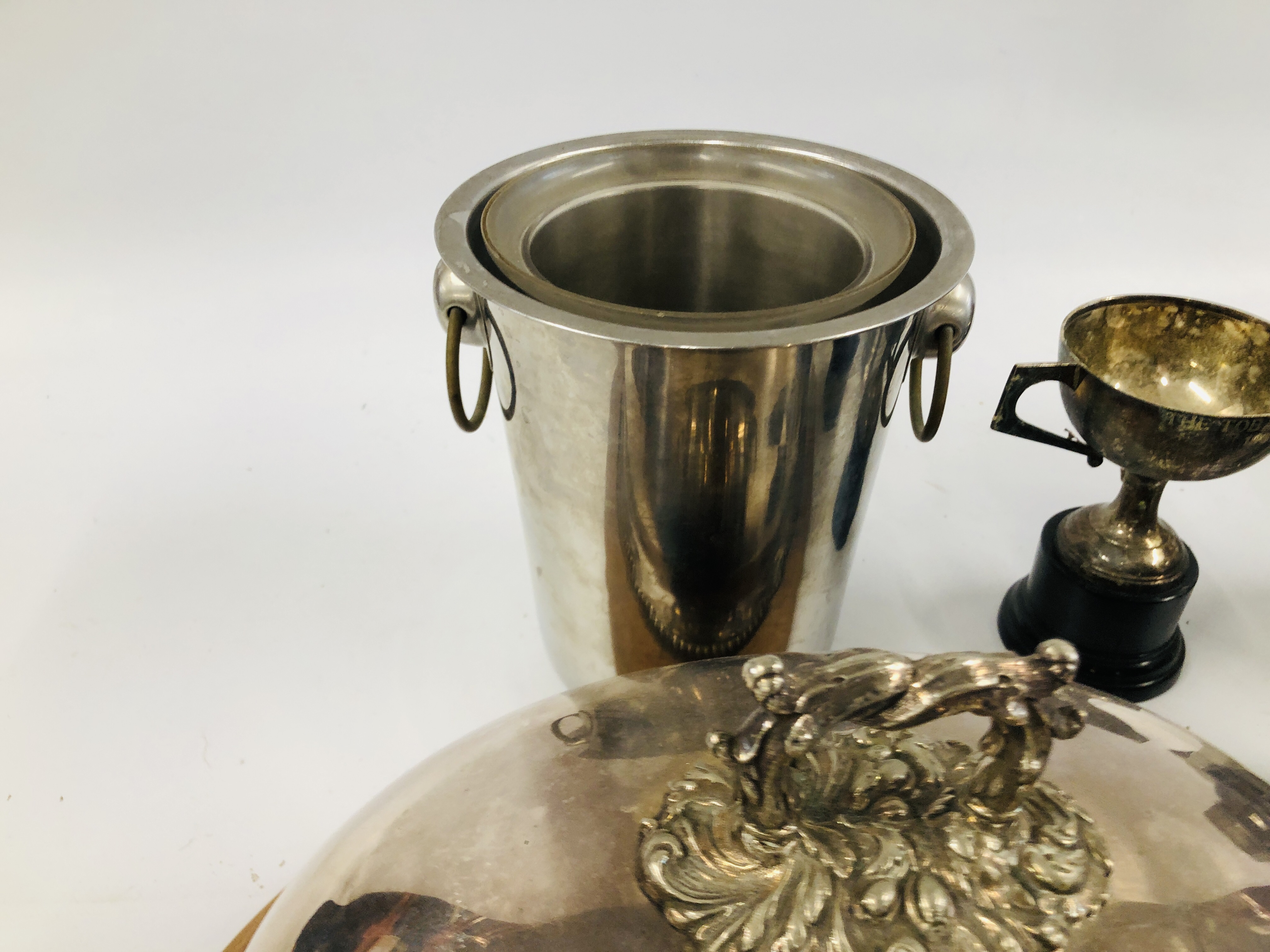 TWO BOXES OF ASSORTED PLATED WARE TO INCLUDE A COCKTAIL SHAKER, TROPHY CUPS AND TANKARDS, - Image 7 of 10