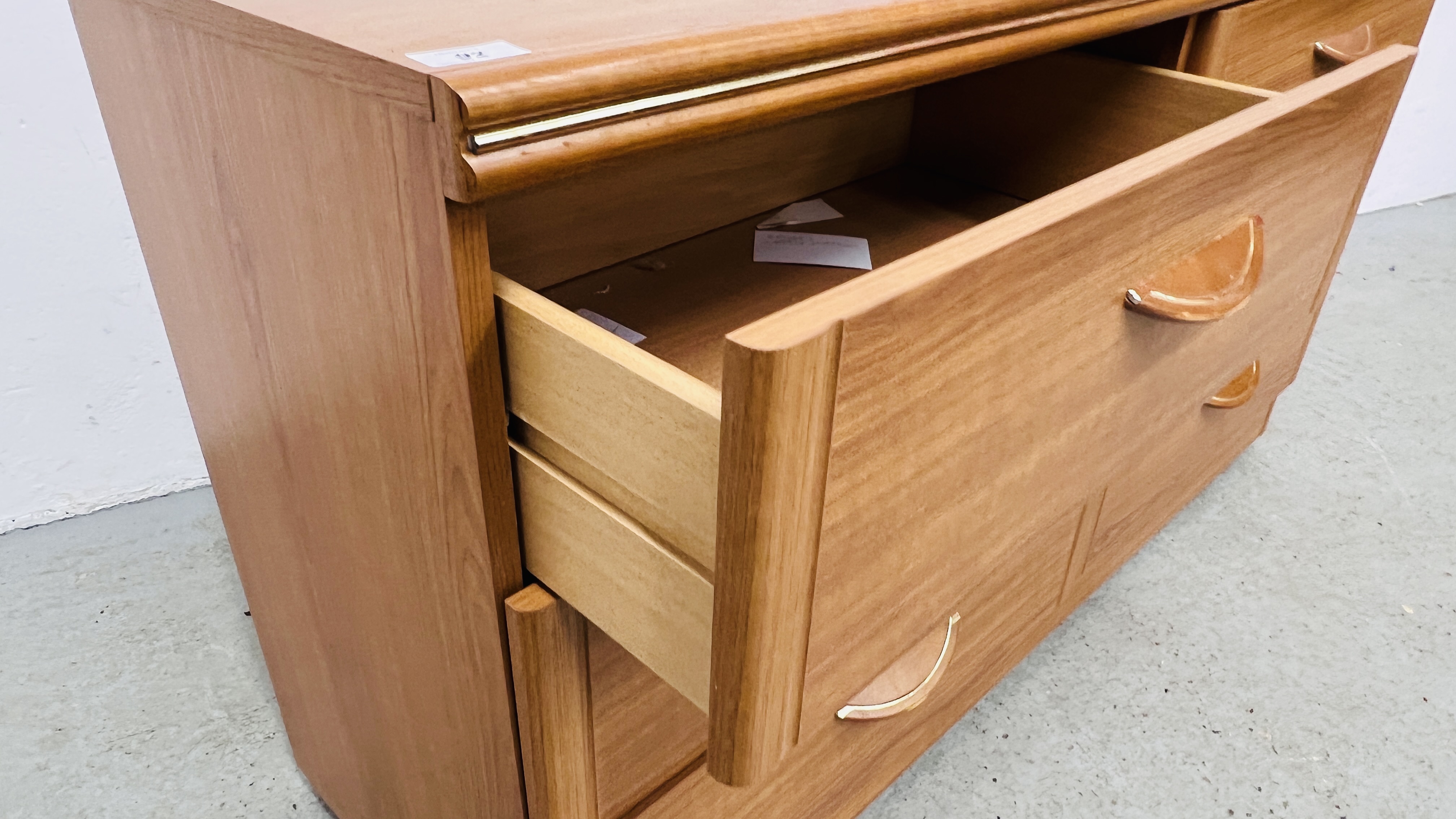 A MODERN ALSTONS CHERRY WOOD FINISH SIX DRAWER BEDROOM CHEST, W 124CM, D 41CM, H 70CM. - Image 4 of 4
