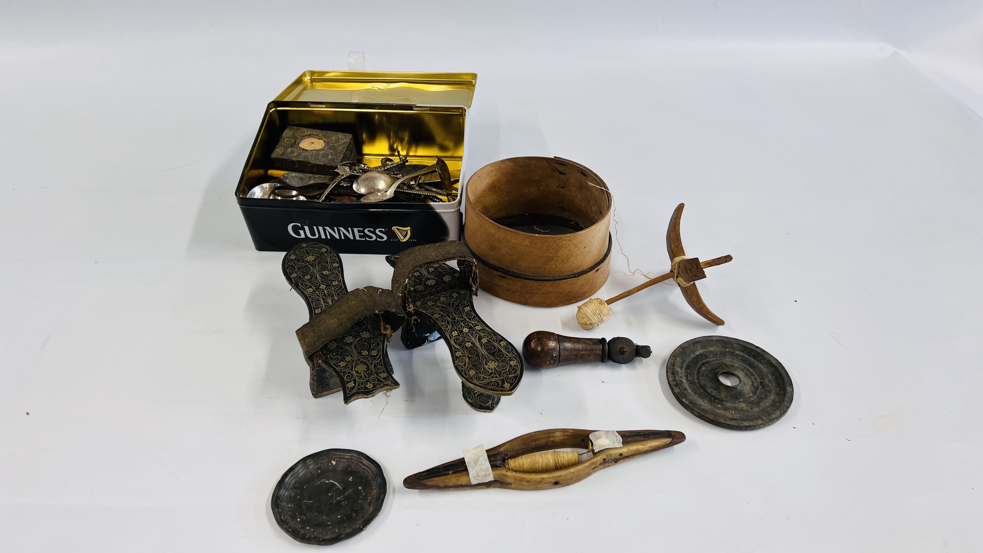 A BOX OF ASSORTED COLLECTABLES TO INCLUDE A PAIR OF MIDDLE EASTERN SHOES,