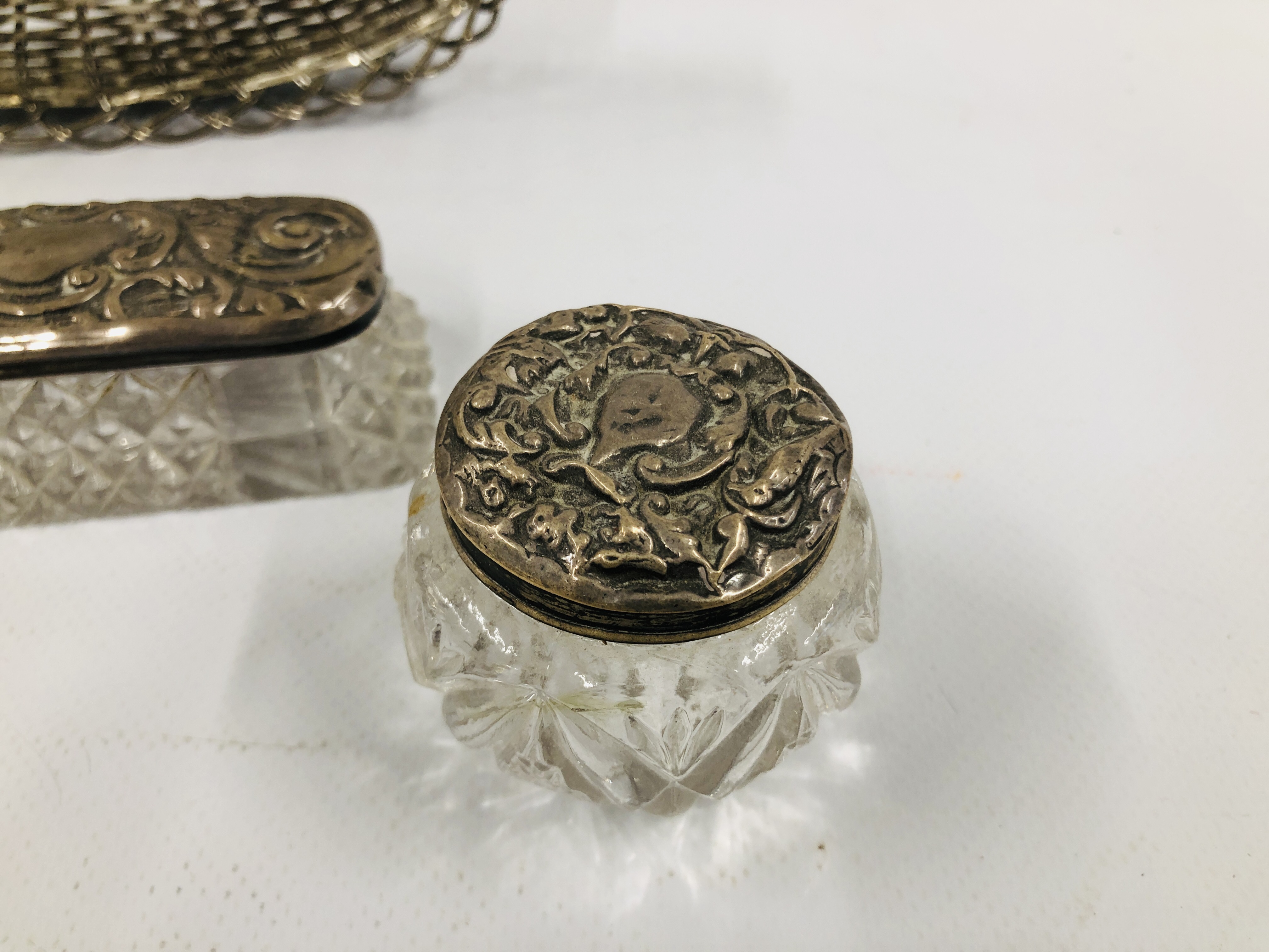 A GROUP OF 4 SILVER TOPPED DRESSING TABLE JARS TO INCLUDE A PERFUME BOTTLE, - Image 11 of 15