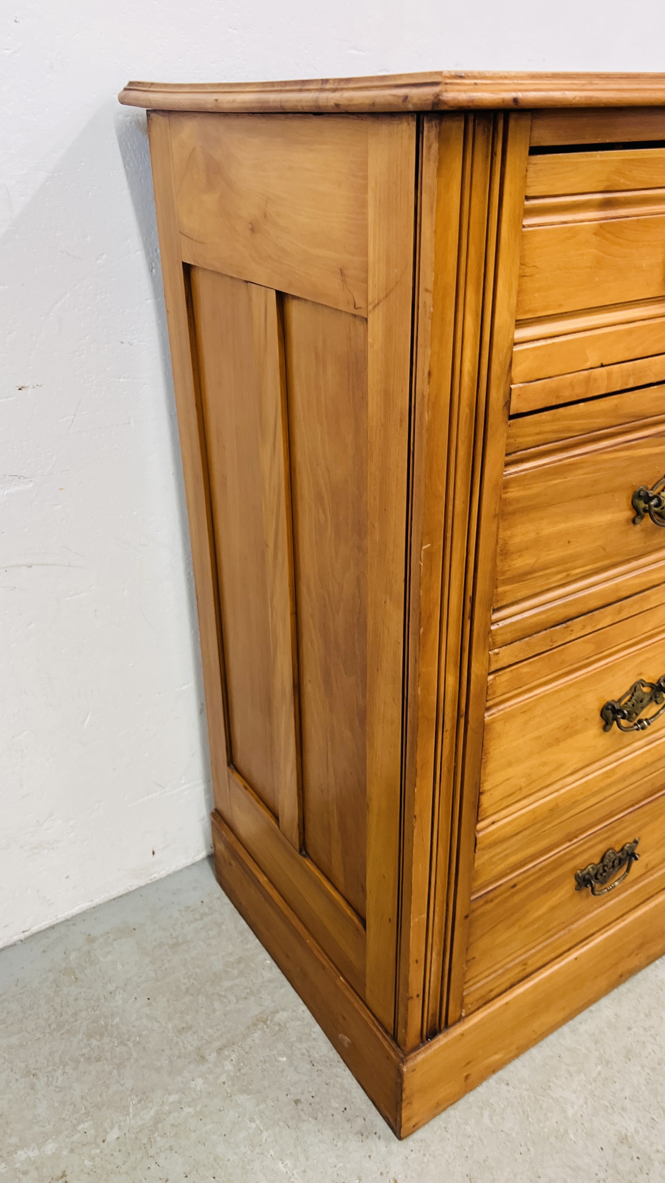 A SATINWOOD 2 OVER 3 DRAWER CHEST W 103CM X D 48CM X H 102CM. - Image 7 of 9