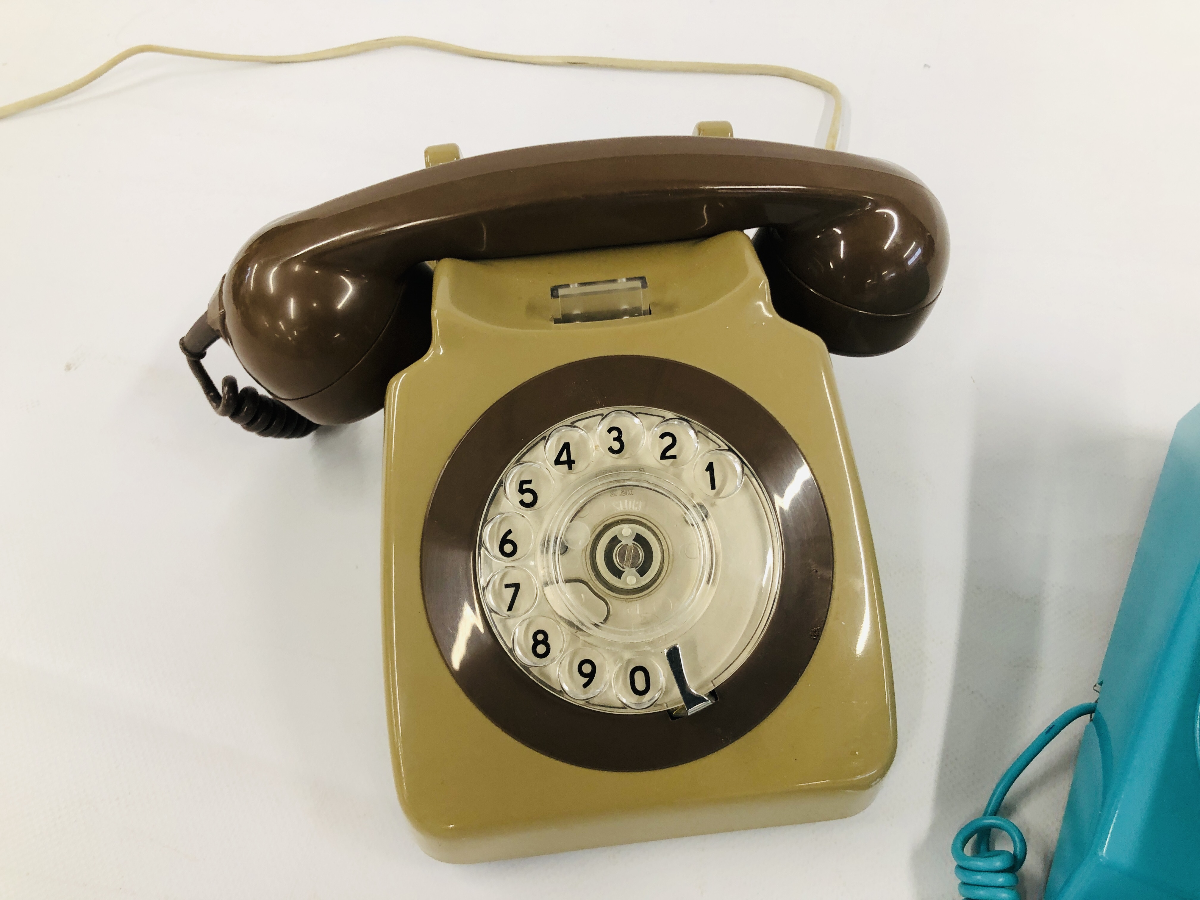 A VINTAGE TELEPHONE AND VINTAGE STYLE TRIMPHONE TELEPHONE - Image 2 of 5