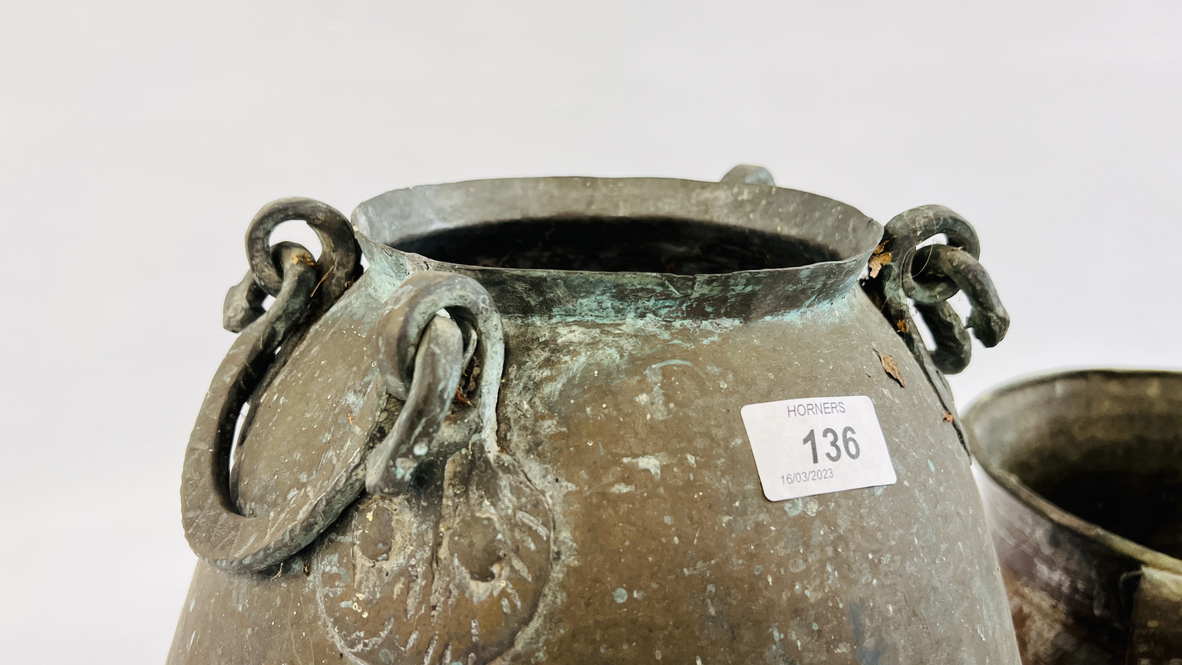 A LARGE MIDDLE EASTERN METAL WARE TWO HANDLED VESSEL H 39CM ALONG WITH A FURTHER EXAMPLE HAVING A - Image 7 of 9