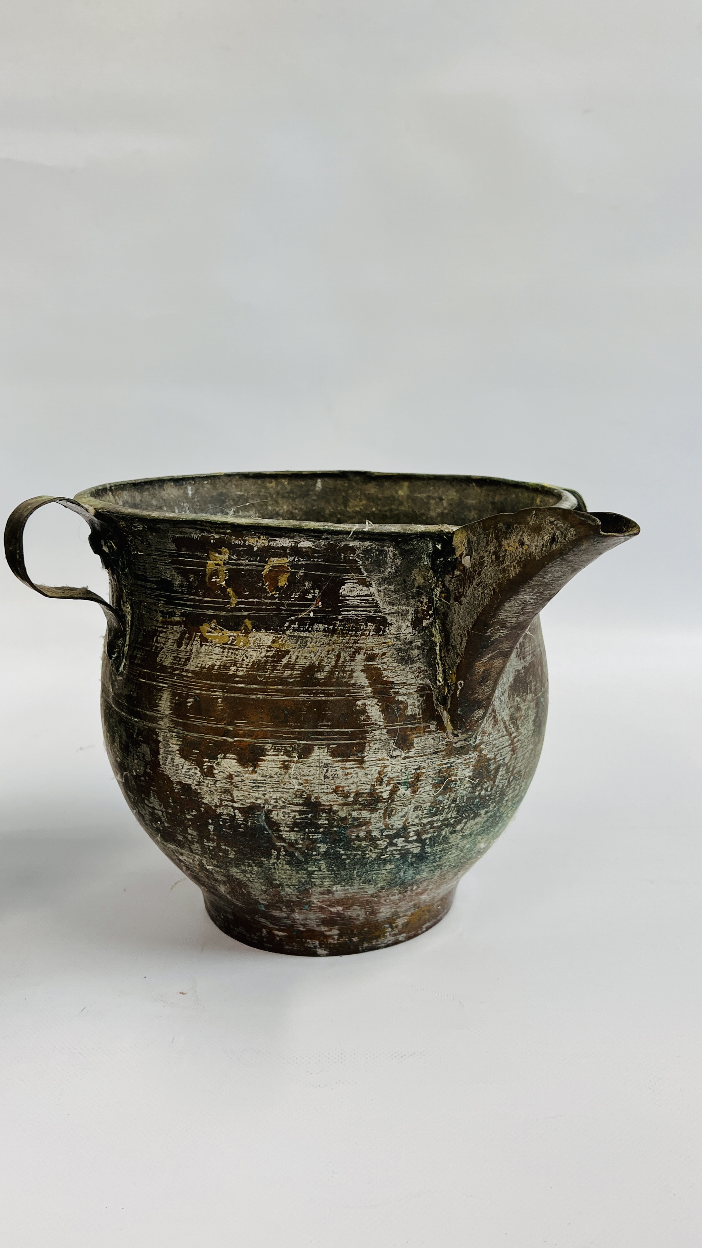 A LARGE MIDDLE EASTERN METAL WARE TWO HANDLED VESSEL H 39CM ALONG WITH A FURTHER EXAMPLE HAVING A - Image 2 of 9