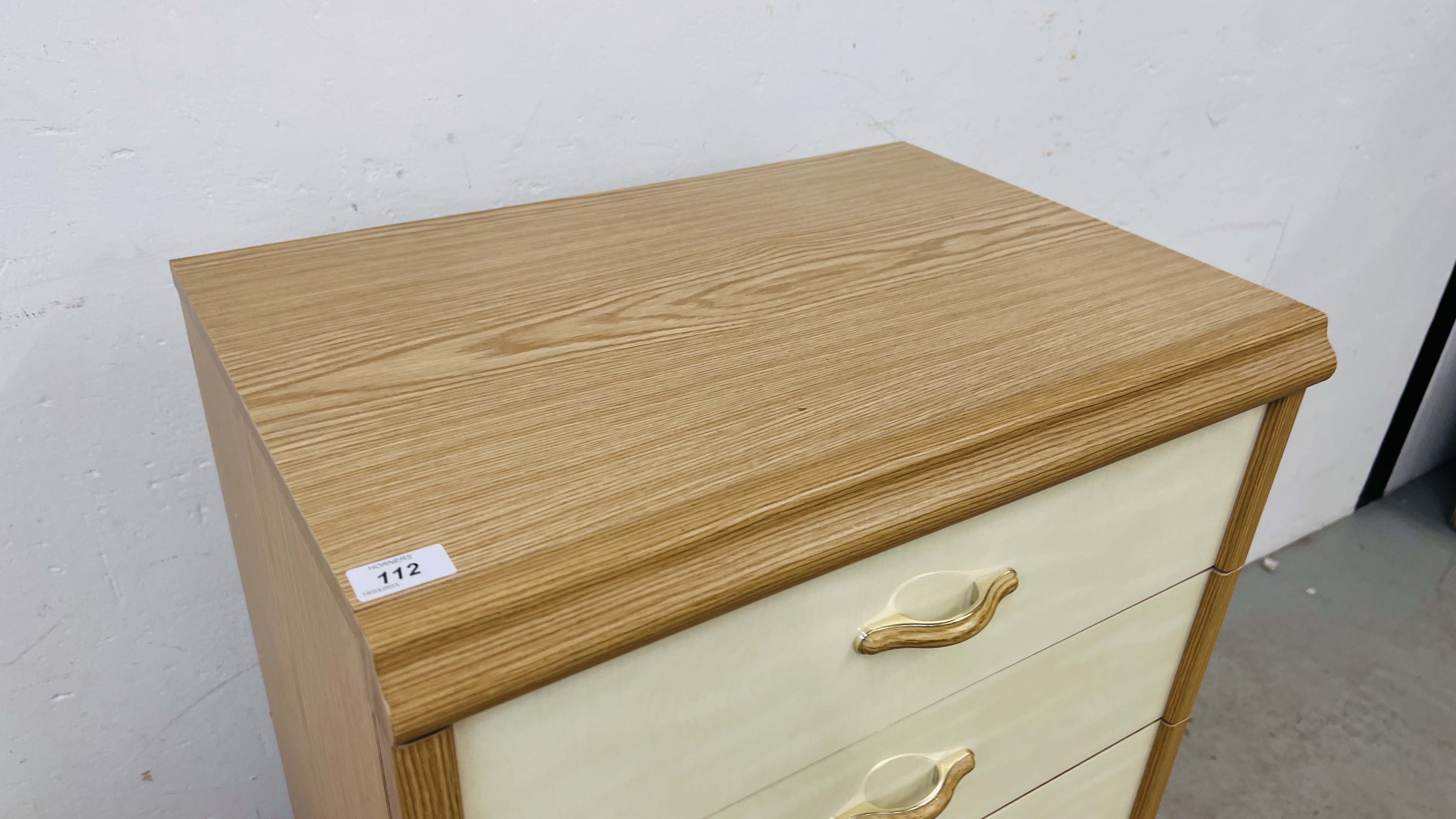 MODERN 6 DRAWER BEDROOM CHEST - W 60CM X D 42CM X H 100CM ALONG WTH A MATCHING BEDSIDE 3 DRAWER - Image 5 of 7