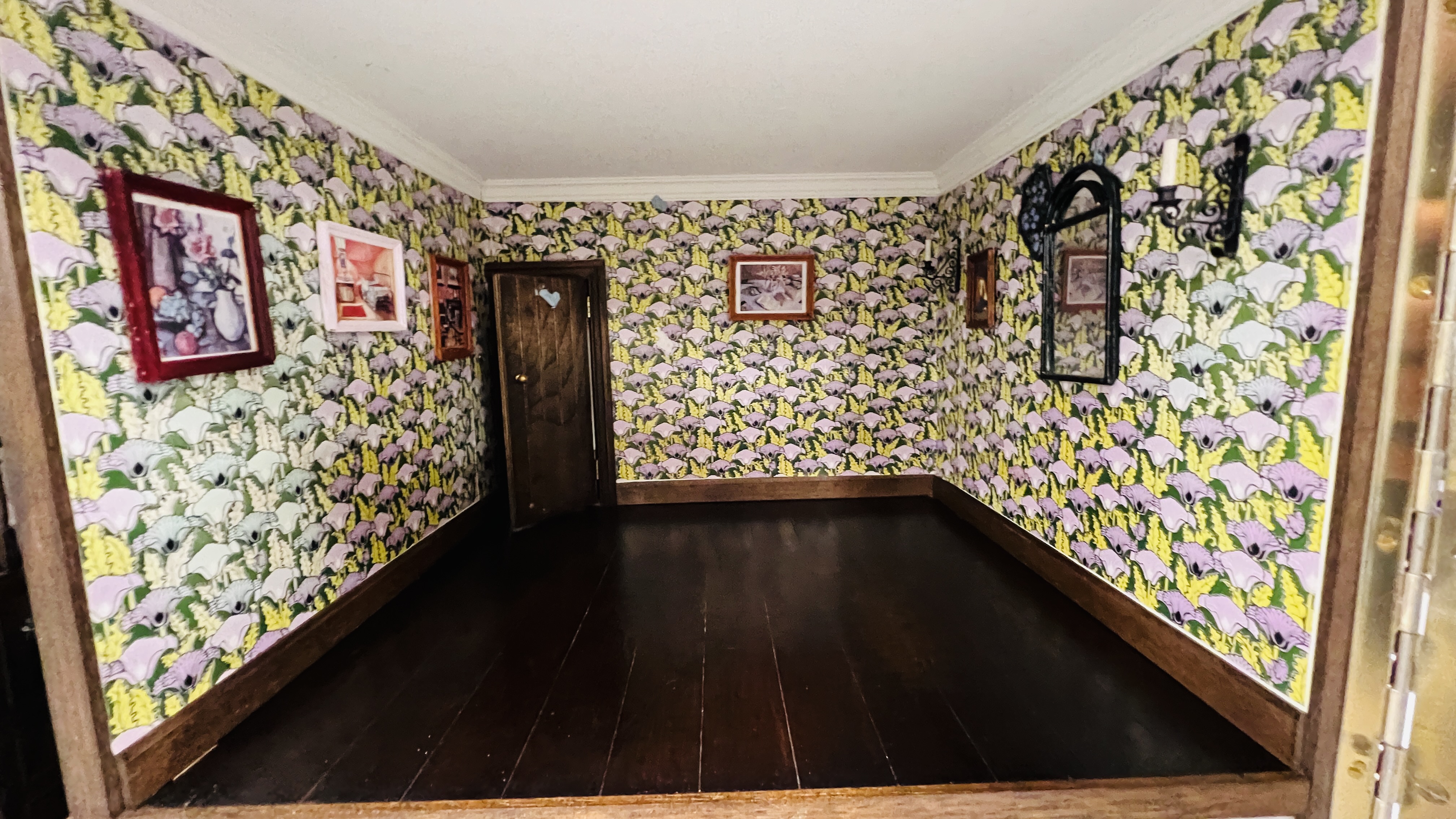 A LARGE DOLLS HOUSE WITH DUTCH GABLES AND ATTIC, BEDROOMS HOBART-COBBE, W 93CM, D 54CM, - Image 24 of 28