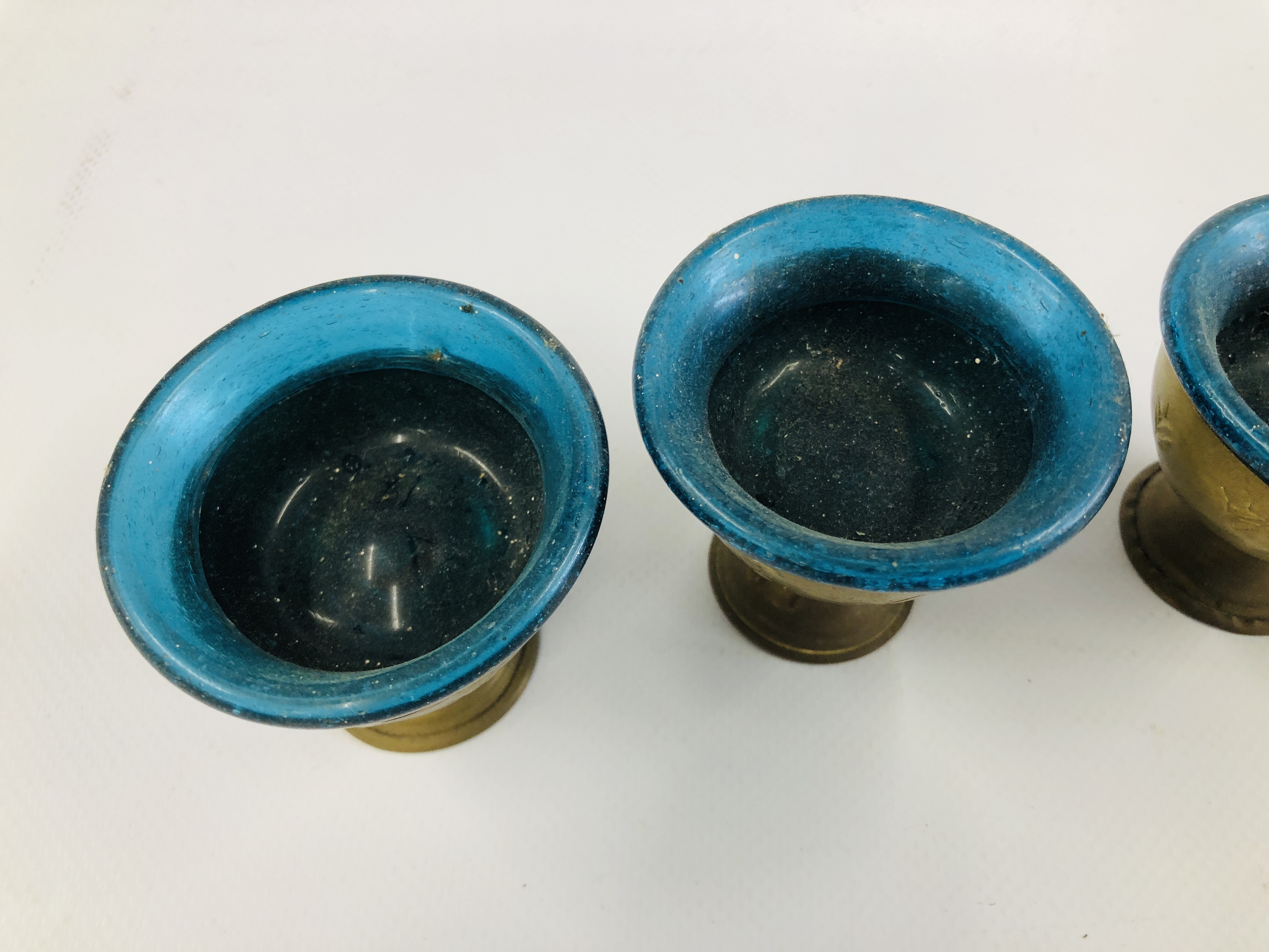 A SET OF SIX MIDDLE EASTERN BRASS GOBLET VESSELS WITH BLUE GLASS LINERS. - Image 7 of 11