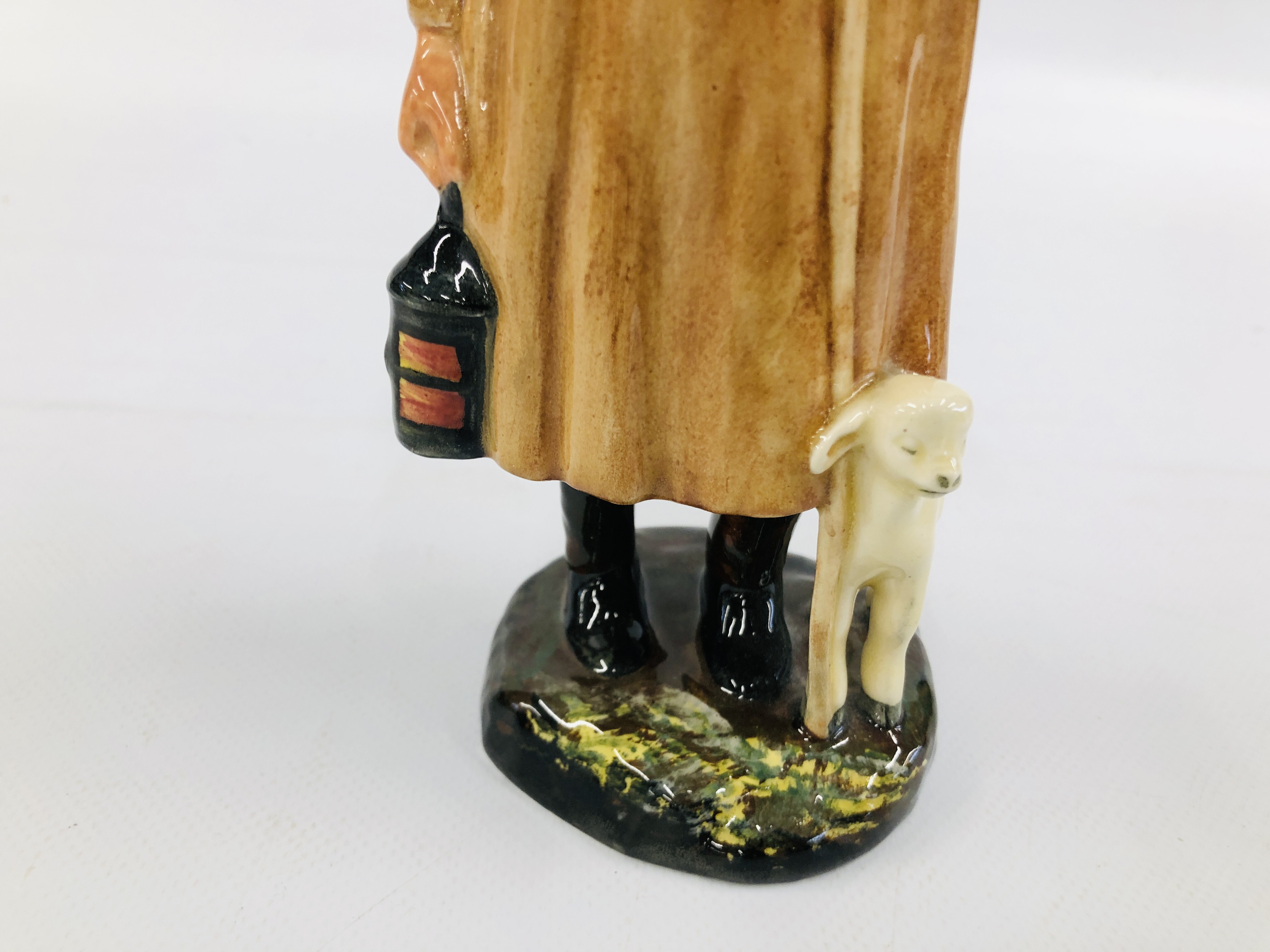 ROYAL DOULTON FIGURE OF "THE SHEPHERD" H.N. 1975 R NO. 842485 22CM H. - Image 4 of 7