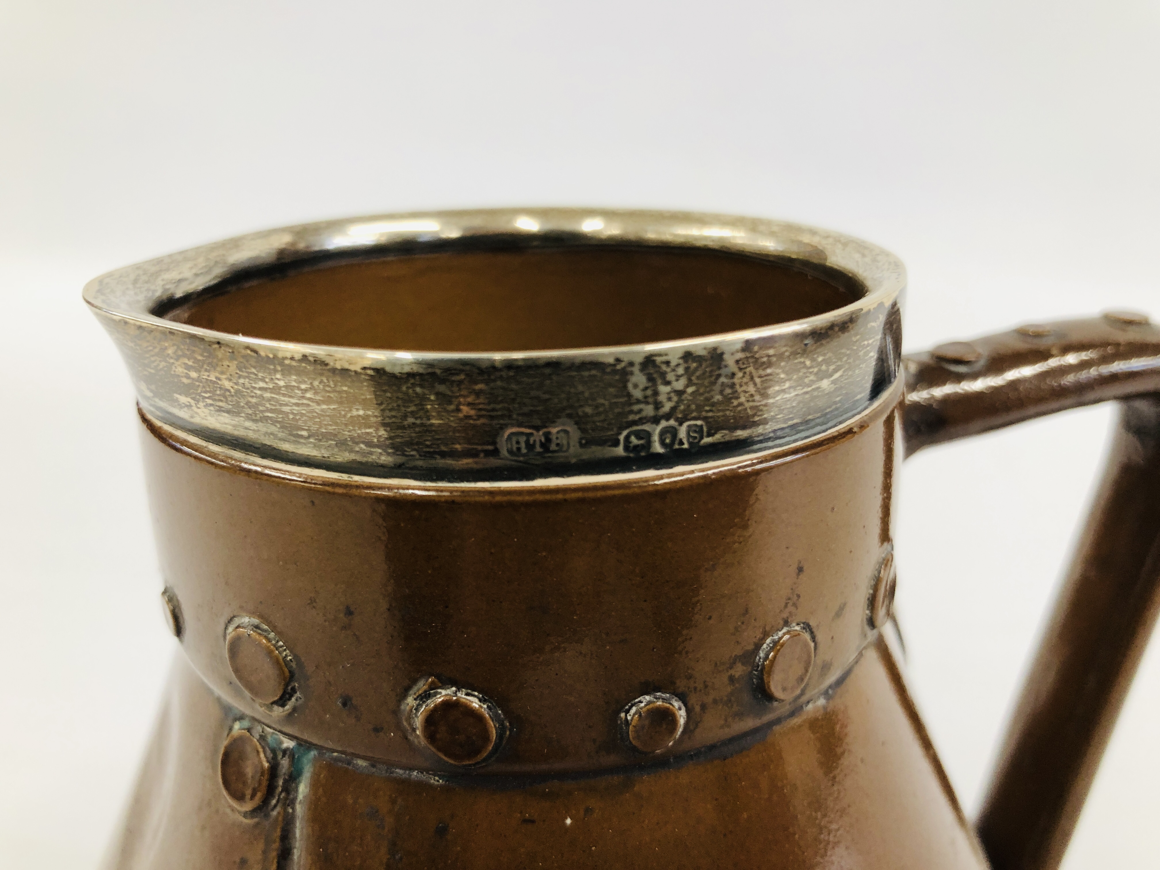 A DOULTON LAMBETH ARTS & CRAFT SILICON ENGLAND 9281 JUG IN THE GLAZED COPPER STYLE WITH SILVER RIM - Image 3 of 7