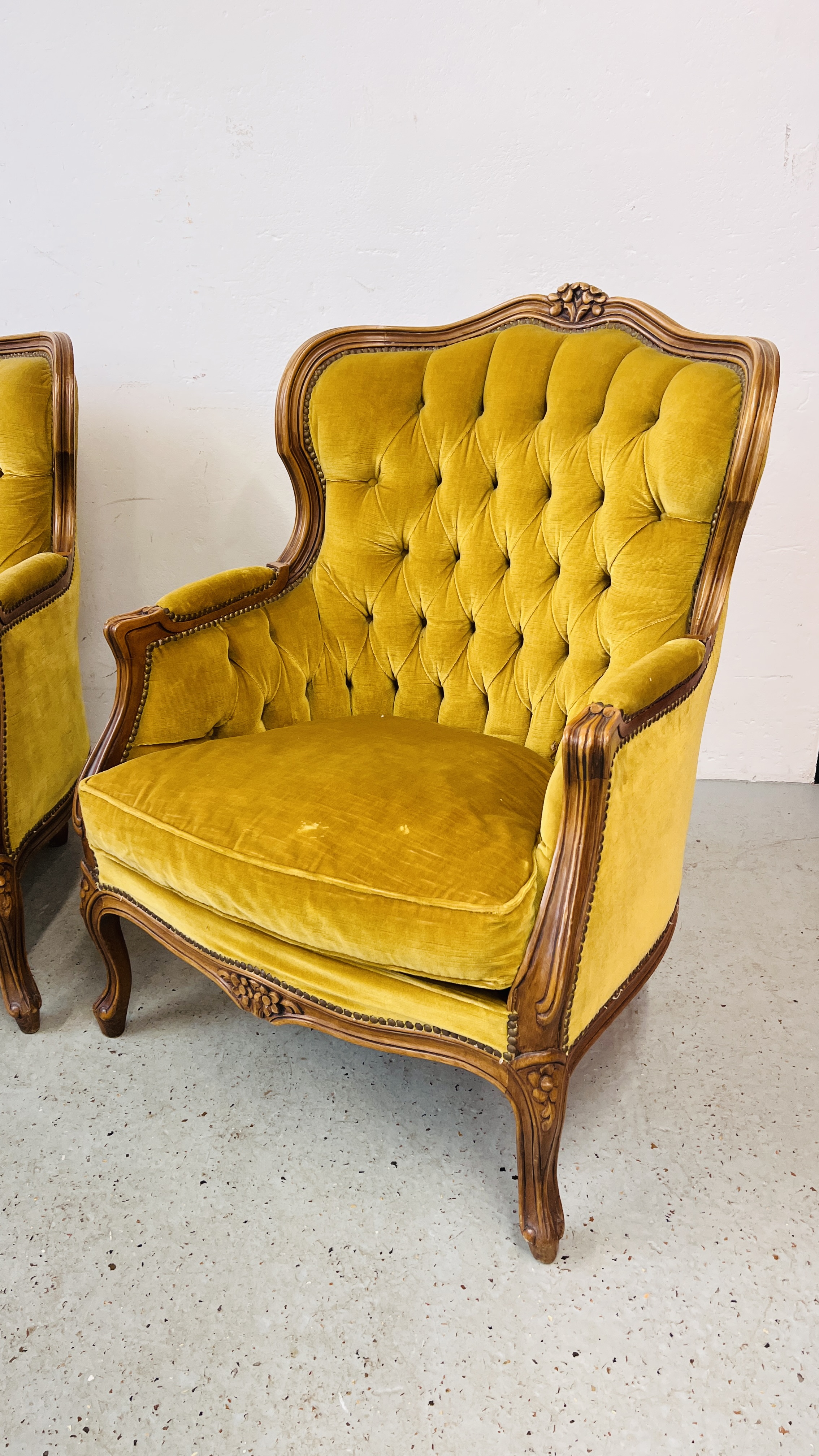 A CONTINENTAL STYLE THREE PIECE LOUNGE SUITE WITH GOLD VELOUR BUTTON BACK UPHOLSTERY (TRADE SALE - Image 2 of 14