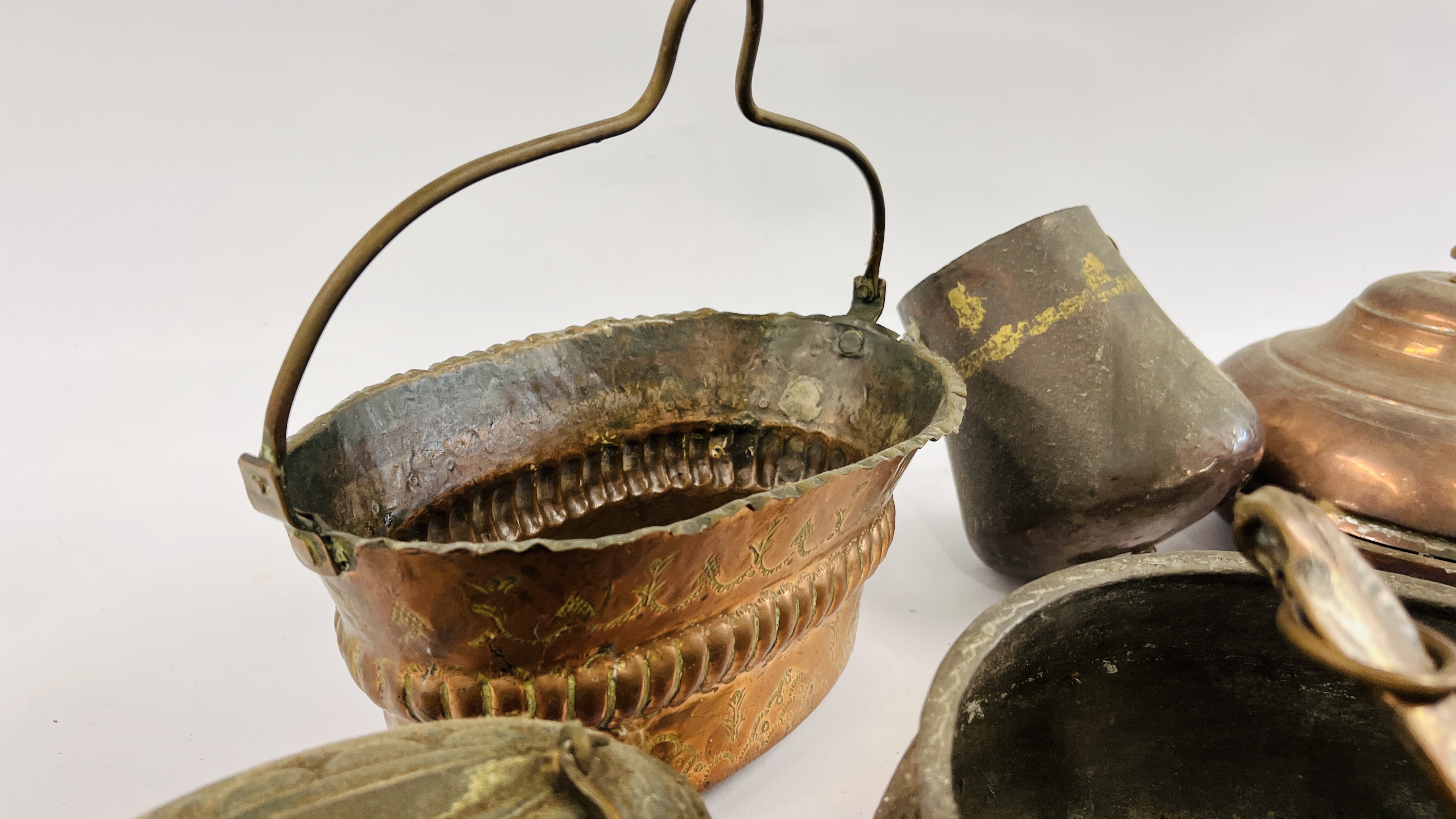 A BOX OF ASSORTED MIDDLE EASTERN AND ASIAN METAL WARE ARTIFACTS COMPRISING PANS, CONTAINER, VESSELS, - Image 8 of 16