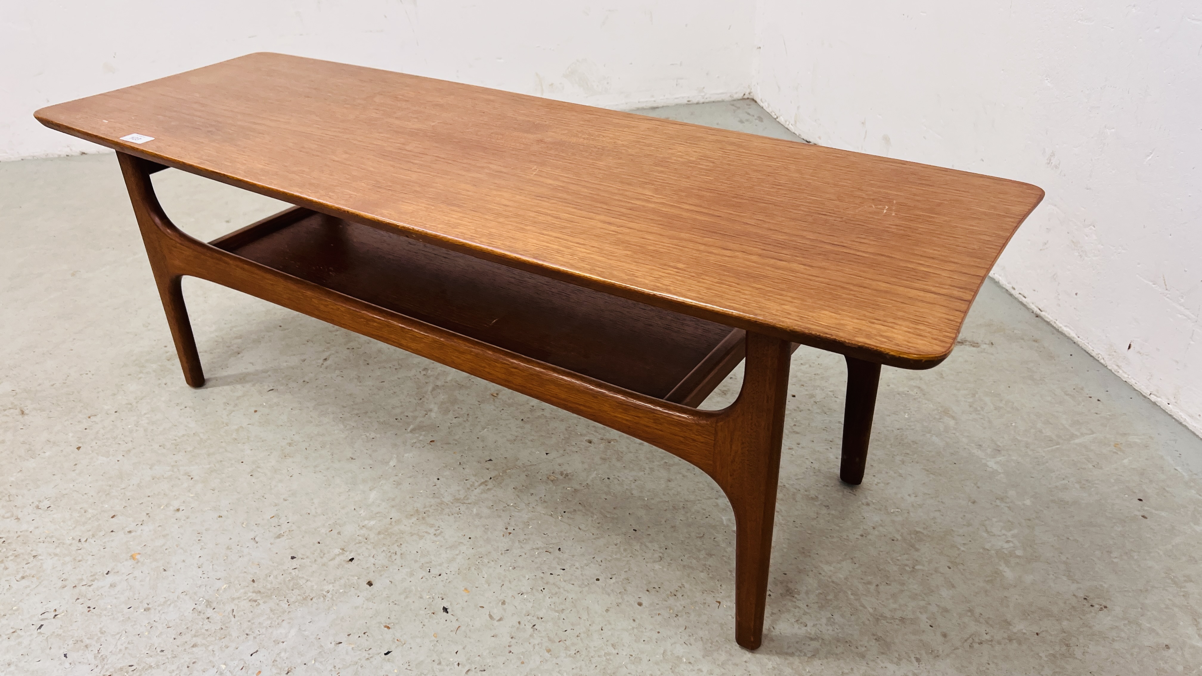 A RETRO TEAK TWO TIER COFFEE TABLE. - Image 3 of 7