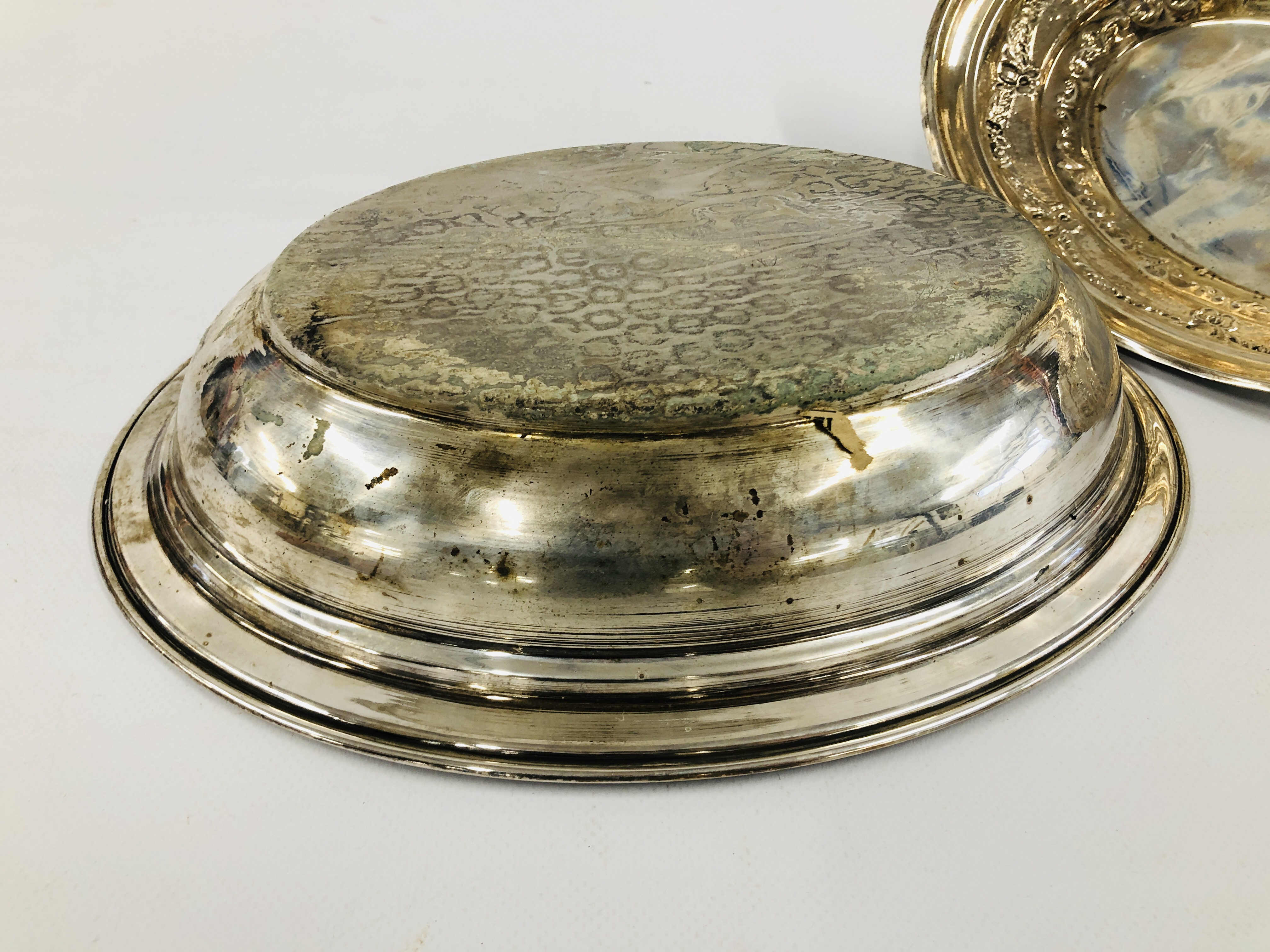 A CONTINENTAL SILVER OVAL TUREEN AND COVER, DECORATED WITH GARLANDS, BASE STAMPED 900, L 30. - Image 11 of 13