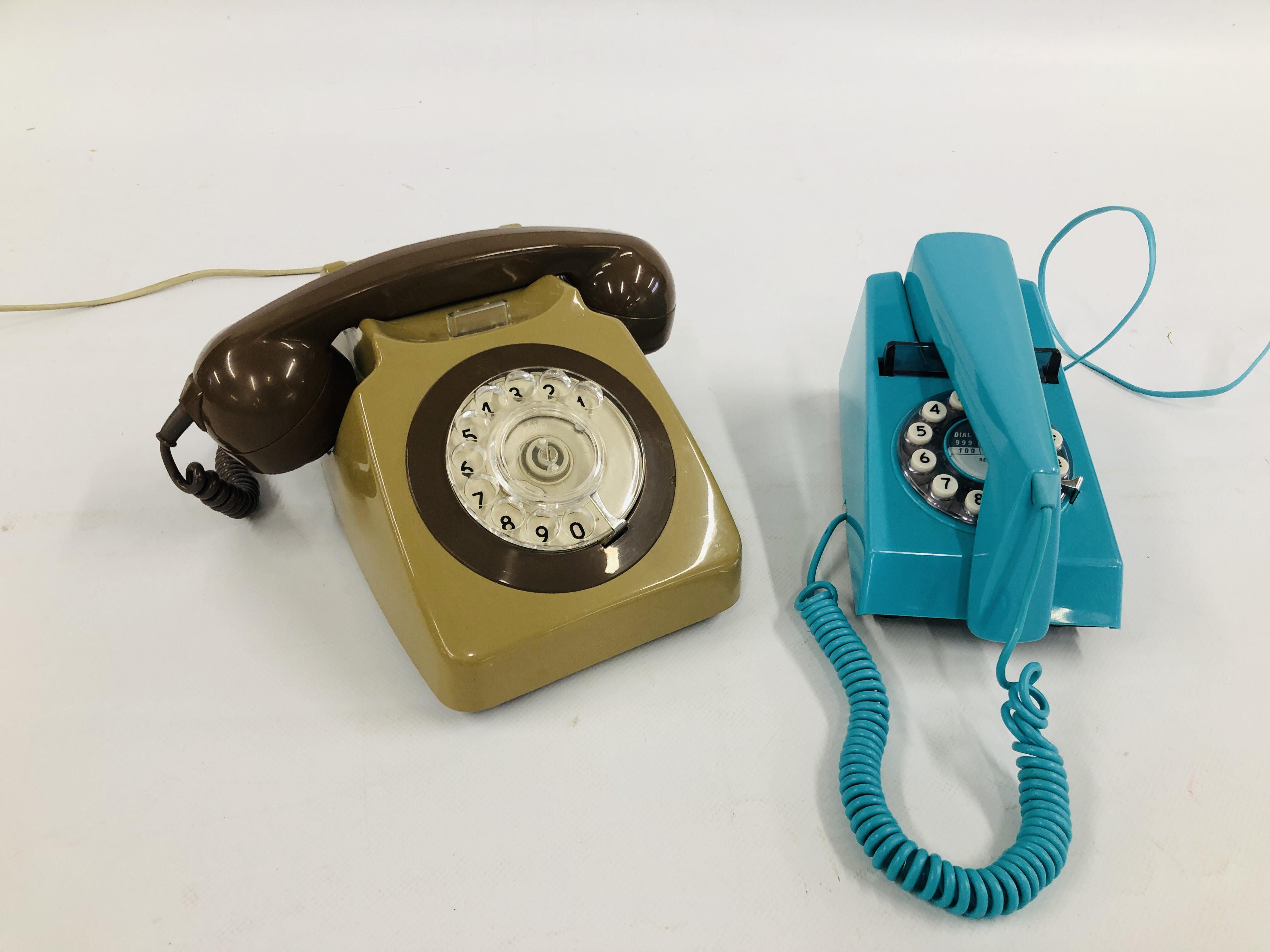 A VINTAGE TELEPHONE AND VINTAGE STYLE TRIMPHONE TELEPHONE