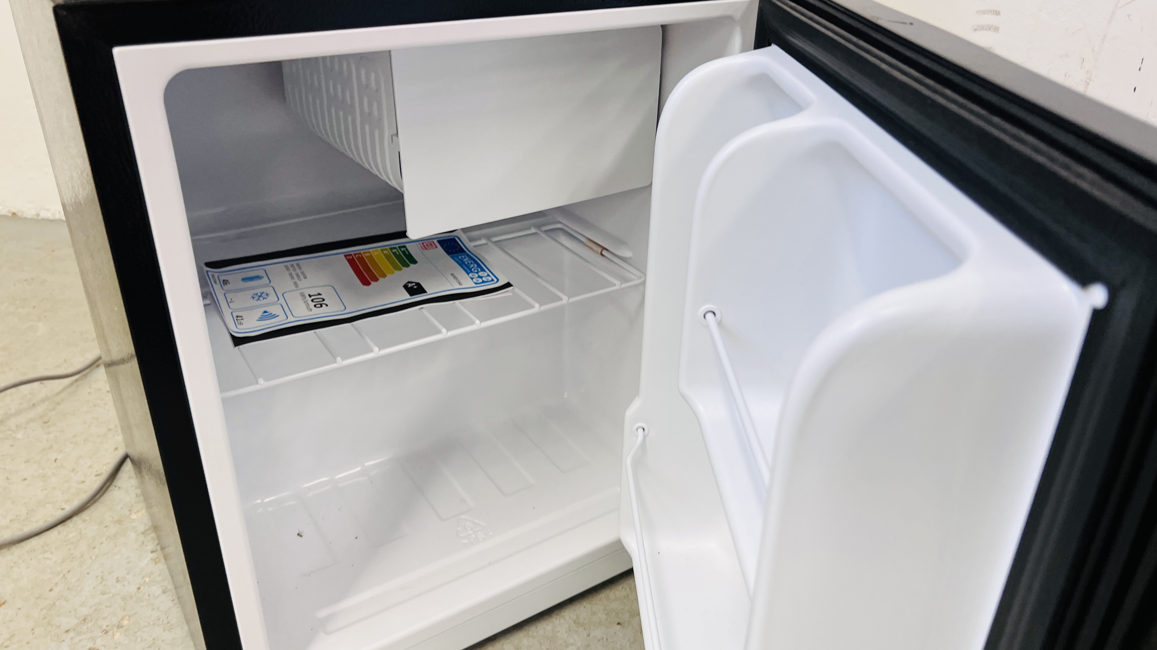 TABLE TOP FRIDGE ALONG WITH A KITCHENCRAFT BREAD BIN, COOKO WINE OPENER SET - SOLD AS SEEN. - Image 4 of 4