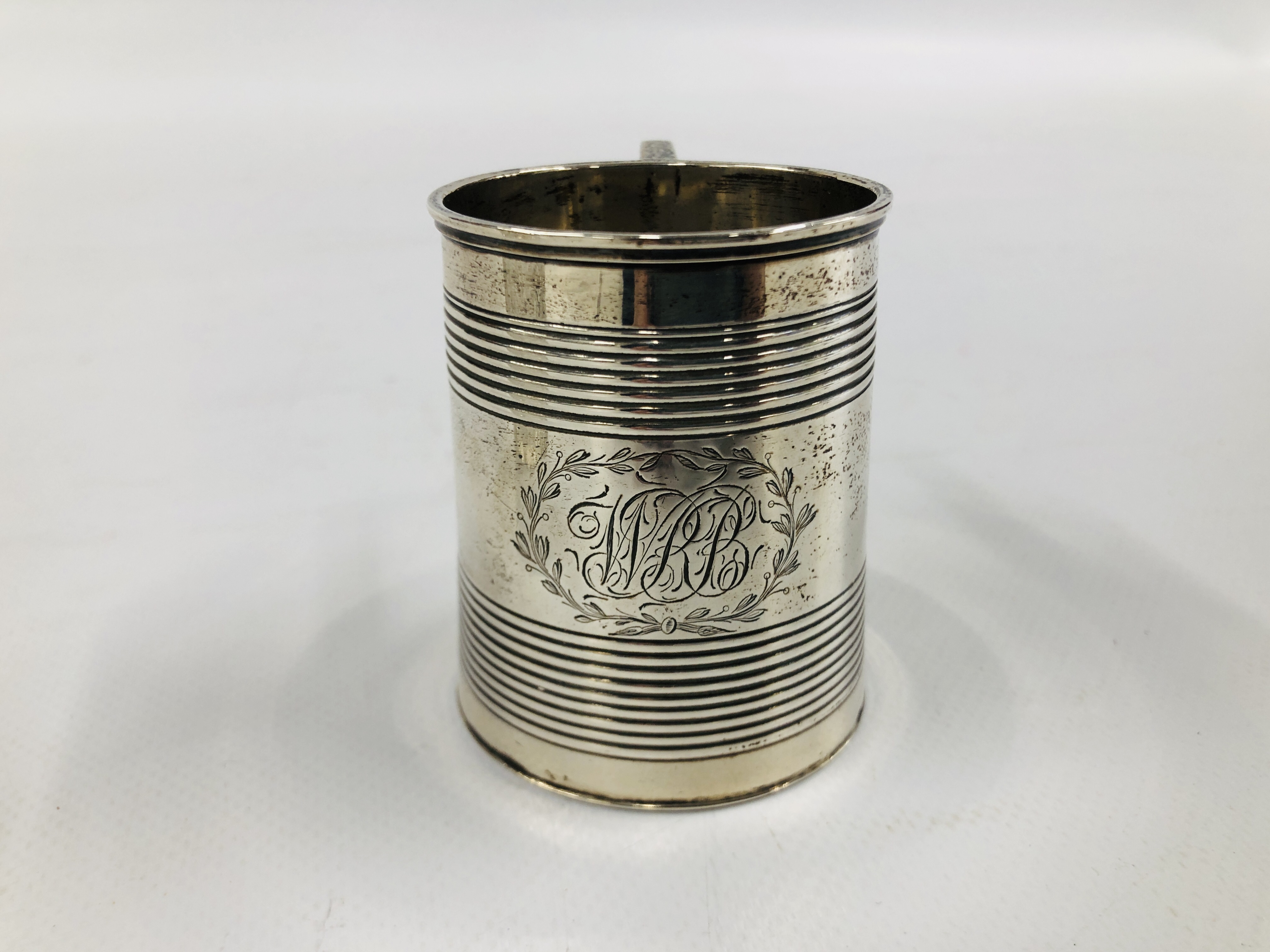 A SILVER TANKARD LONDON ASSAY 6. - Image 10 of 18