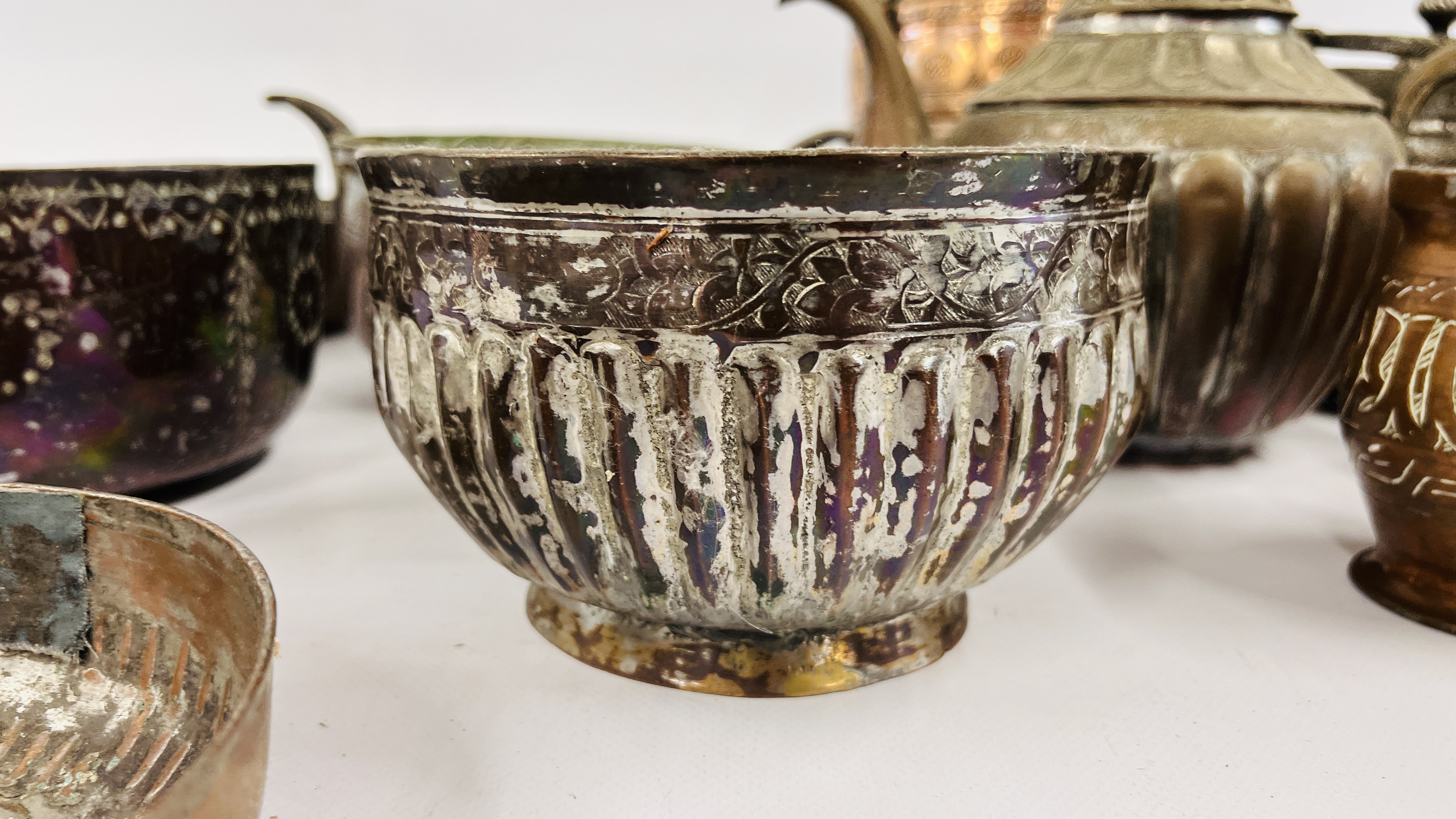 A BOX OF ASSORTED MIDDLE EASTERN AND ASIAN METAL WARE ARTIFACTS COMPRISING PANS, CONTAINERS, - Image 9 of 17