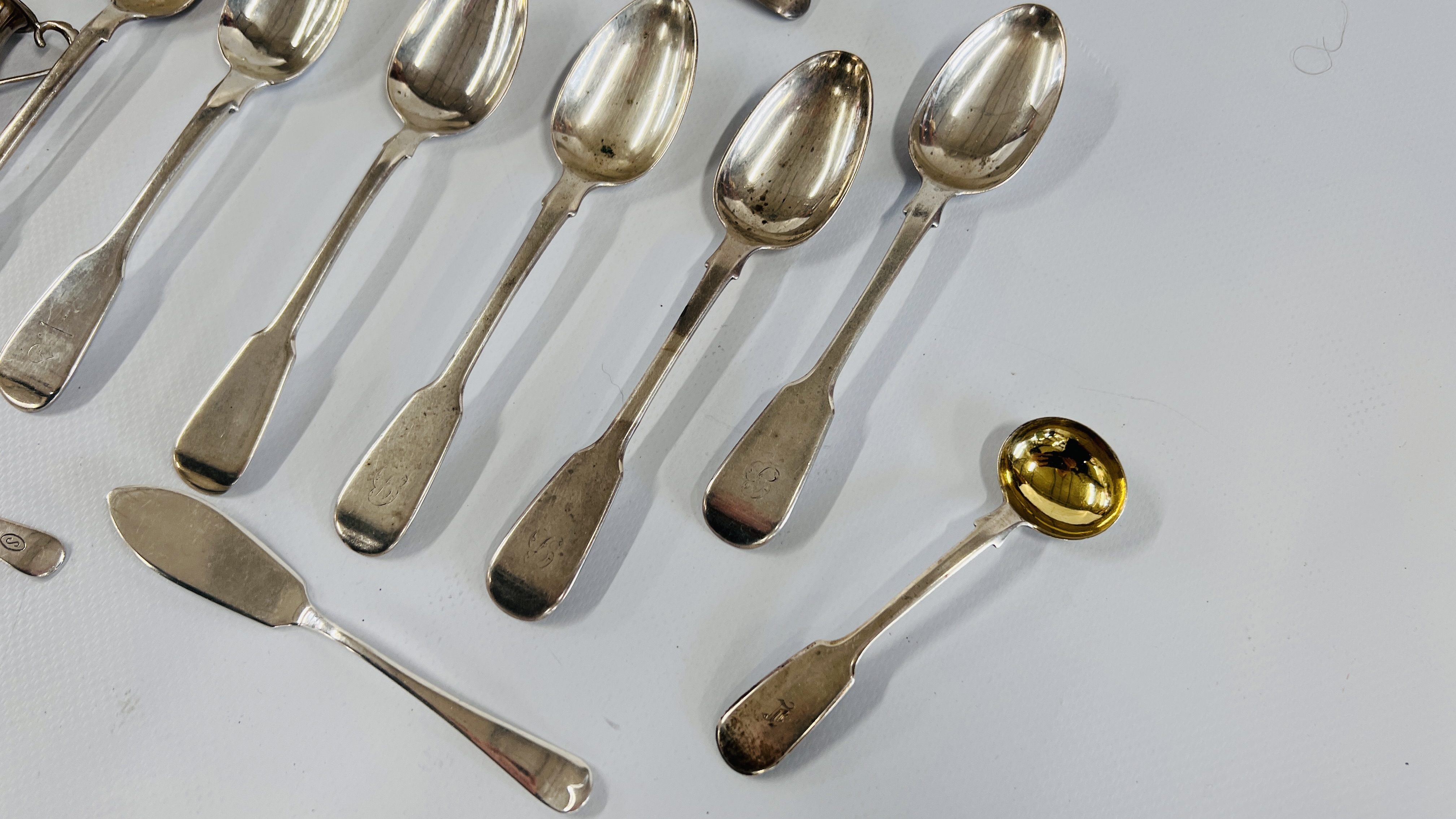 A MINIATURE SILVER TROPHY CUP, 2 SILVER BUTTER KNIVES, - Image 9 of 10