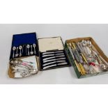 A COLLECTION OF ASSORTED LOOSE SILVER PLATED CUTLERY ALONG WITH A CASED SET OF 6 TEASPOONS AND