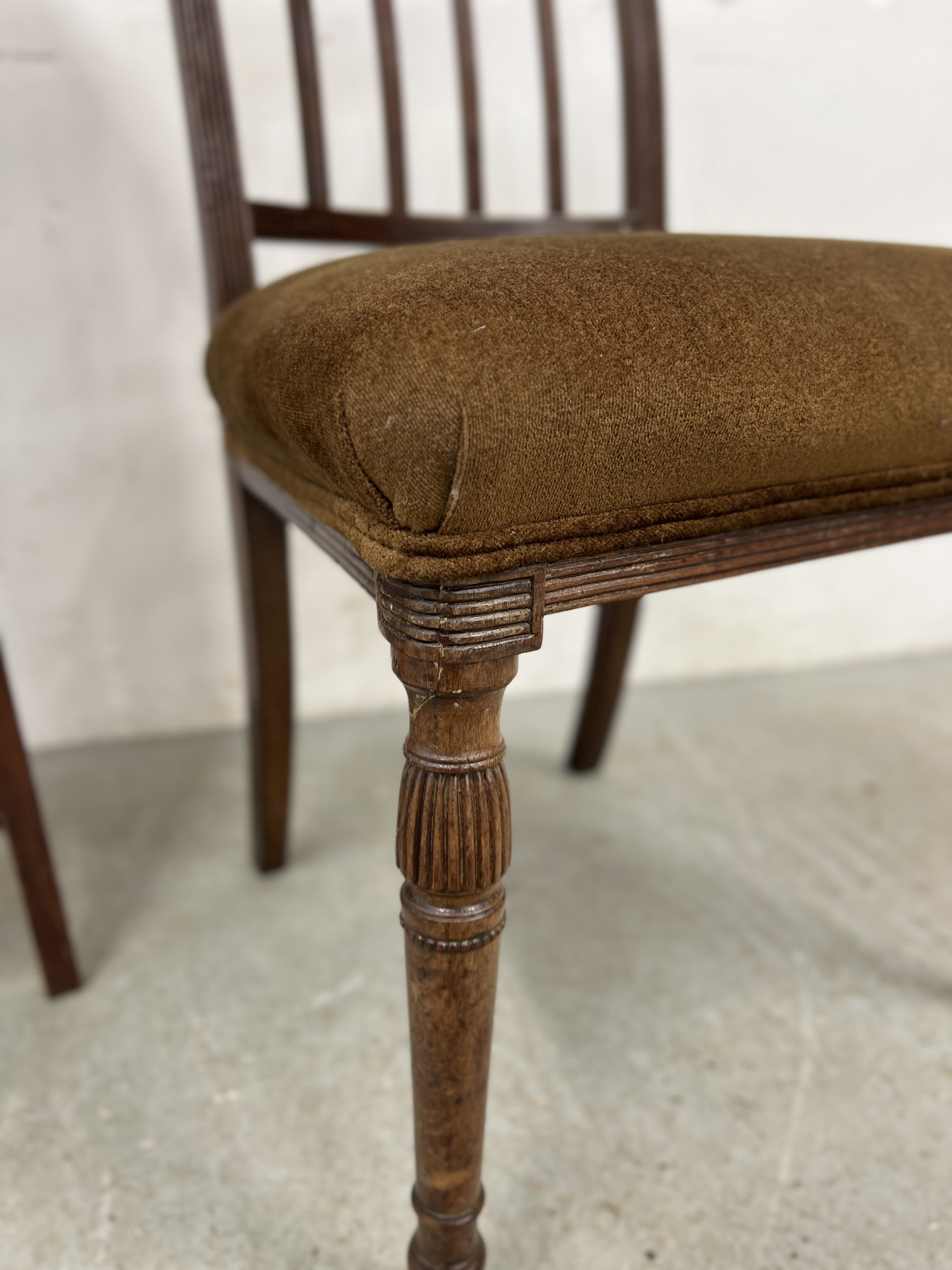 A GEORGIAN MAHOGANY SIDE CHAIR WITH BROWN VELOUR STUFF OVER SEAT ALONG WITH A MAHOGANY PLANT STAND - Image 5 of 8