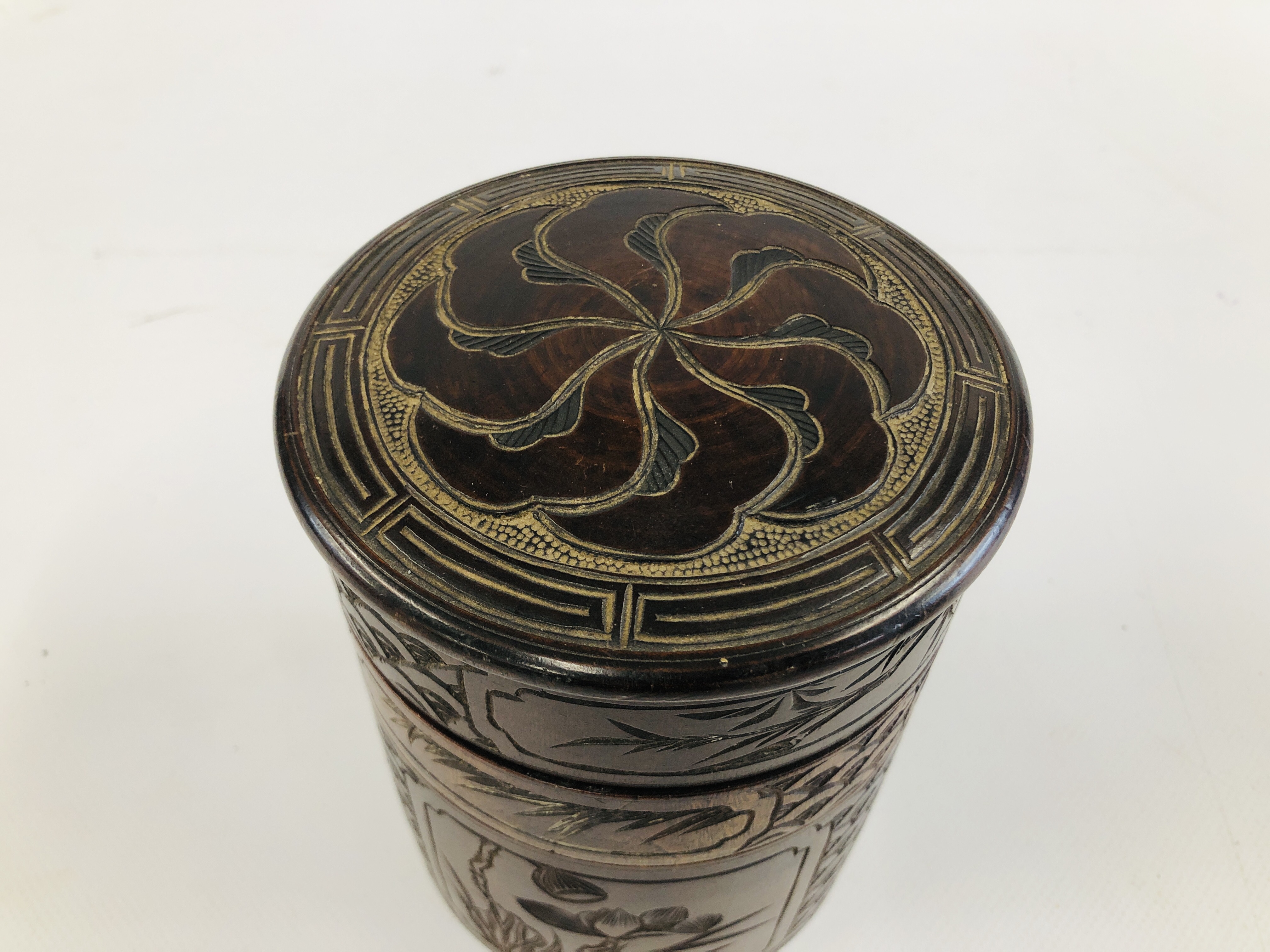 A HAND CARVED CYLINDRICAL DIVISIONAL CONTAINER DECORATED WITH BIRDS AND FOLIAGE - HEIGHT 14CM, - Image 2 of 8