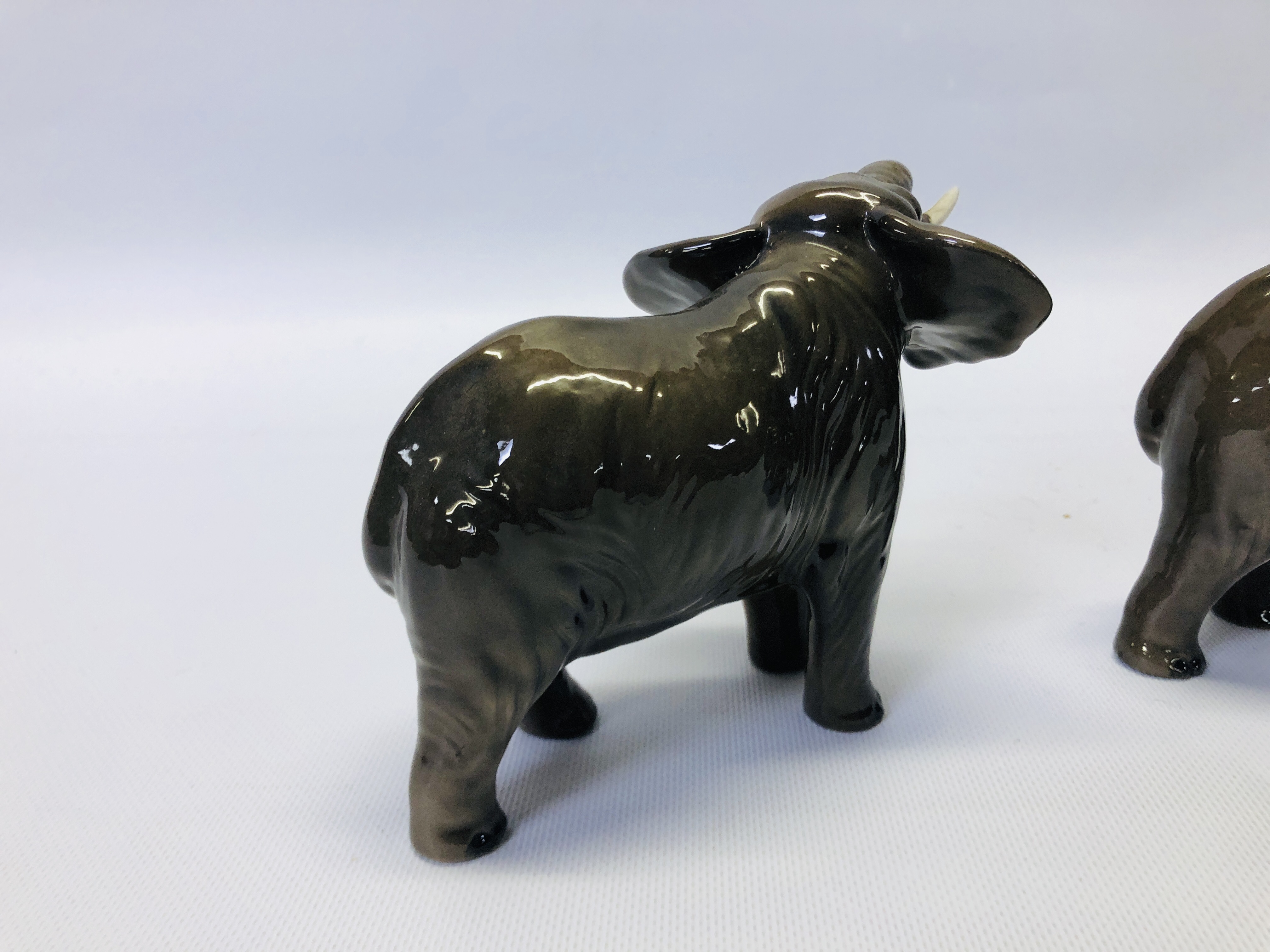 A PAIR OF BESWICK ELEPHANT ORNAMENTS - HEIGHT 12CM. - Image 5 of 7