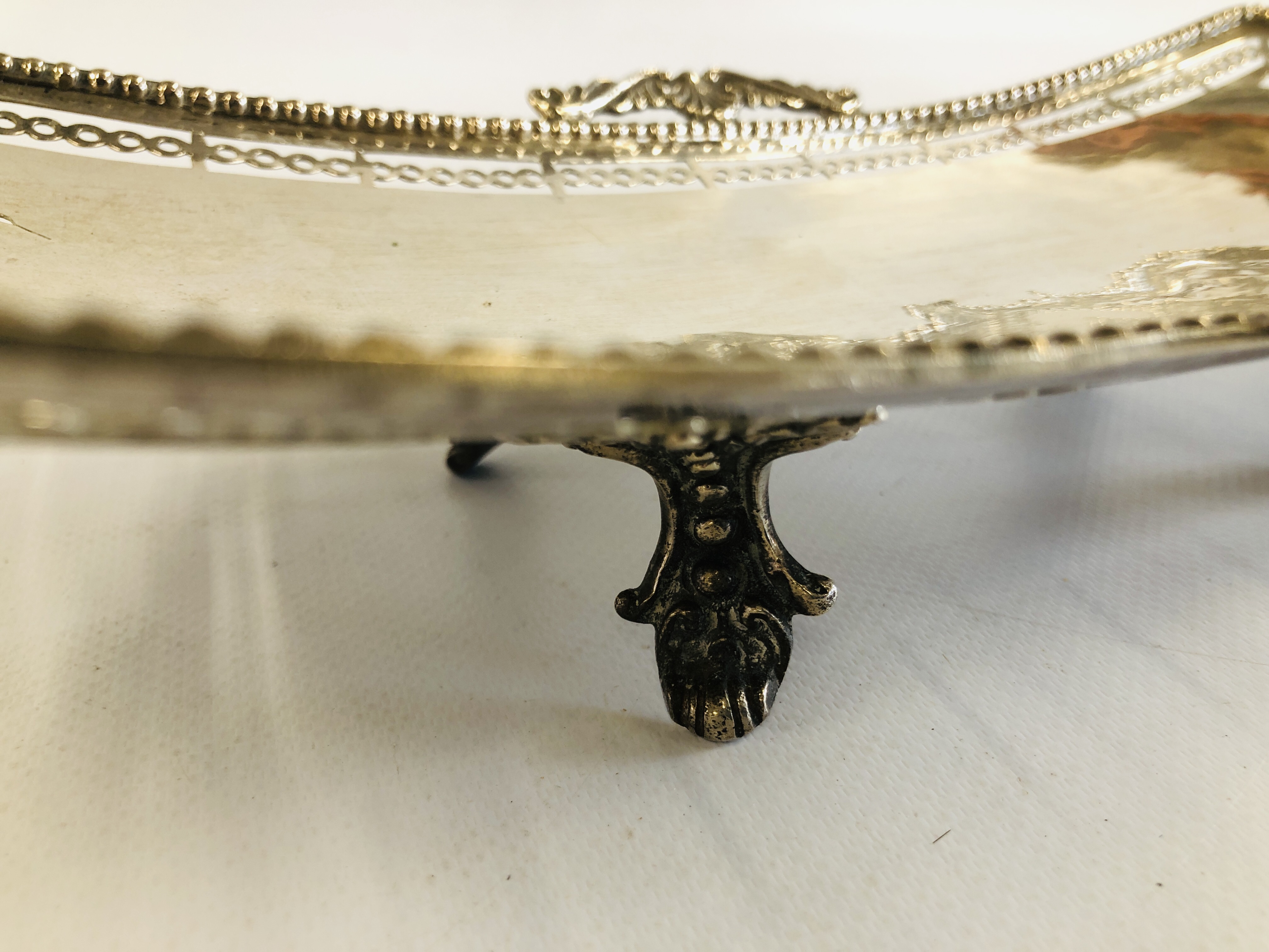 AN ELABORATE SILVER RECTANGULAR DISH, OPEN WORK DETAIL ON FOUR SPLAYED FEET, STAMPED 800, L 33CM, - Image 7 of 12