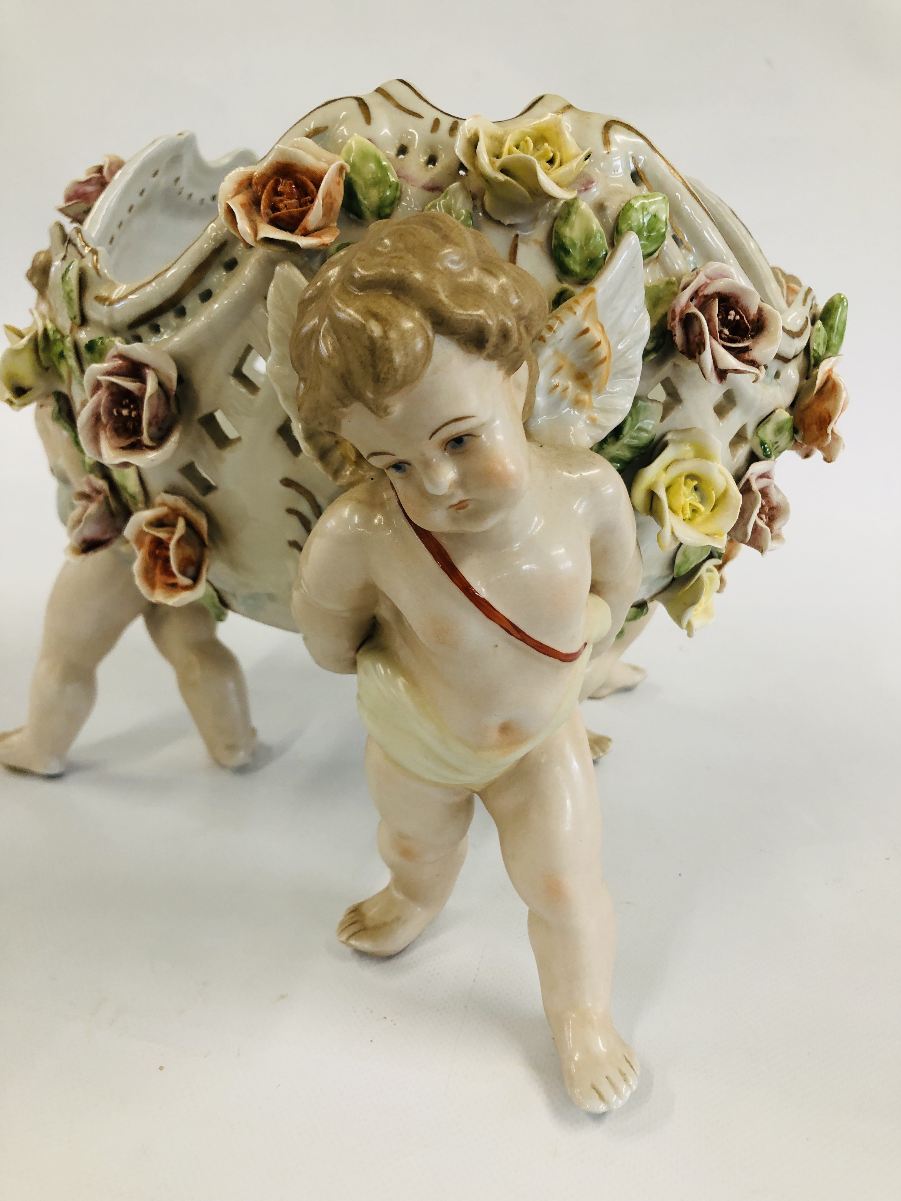 A IMPRESSIVE CONTINENTAL CENTRE PIECE OF CHERUBS AND FLOWERS BEARING MARK CROSS SWORDS - DIAMETER - Image 2 of 16